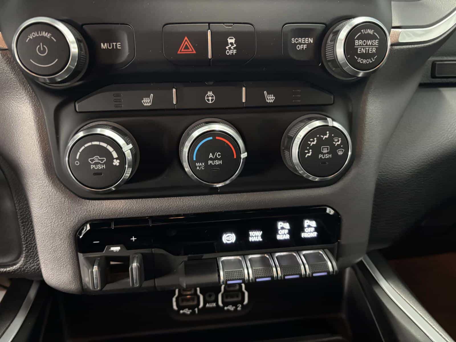 Image 11 RAM 3500 Big Horn 2021