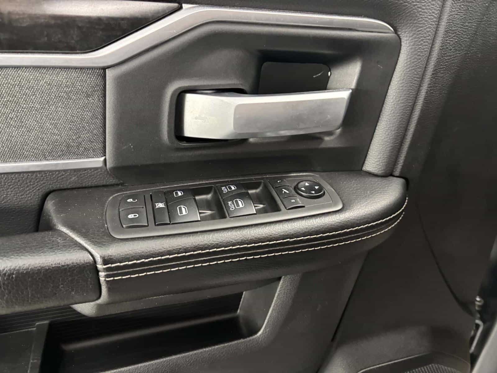 Image 14 RAM 3500 Big Horn 2021