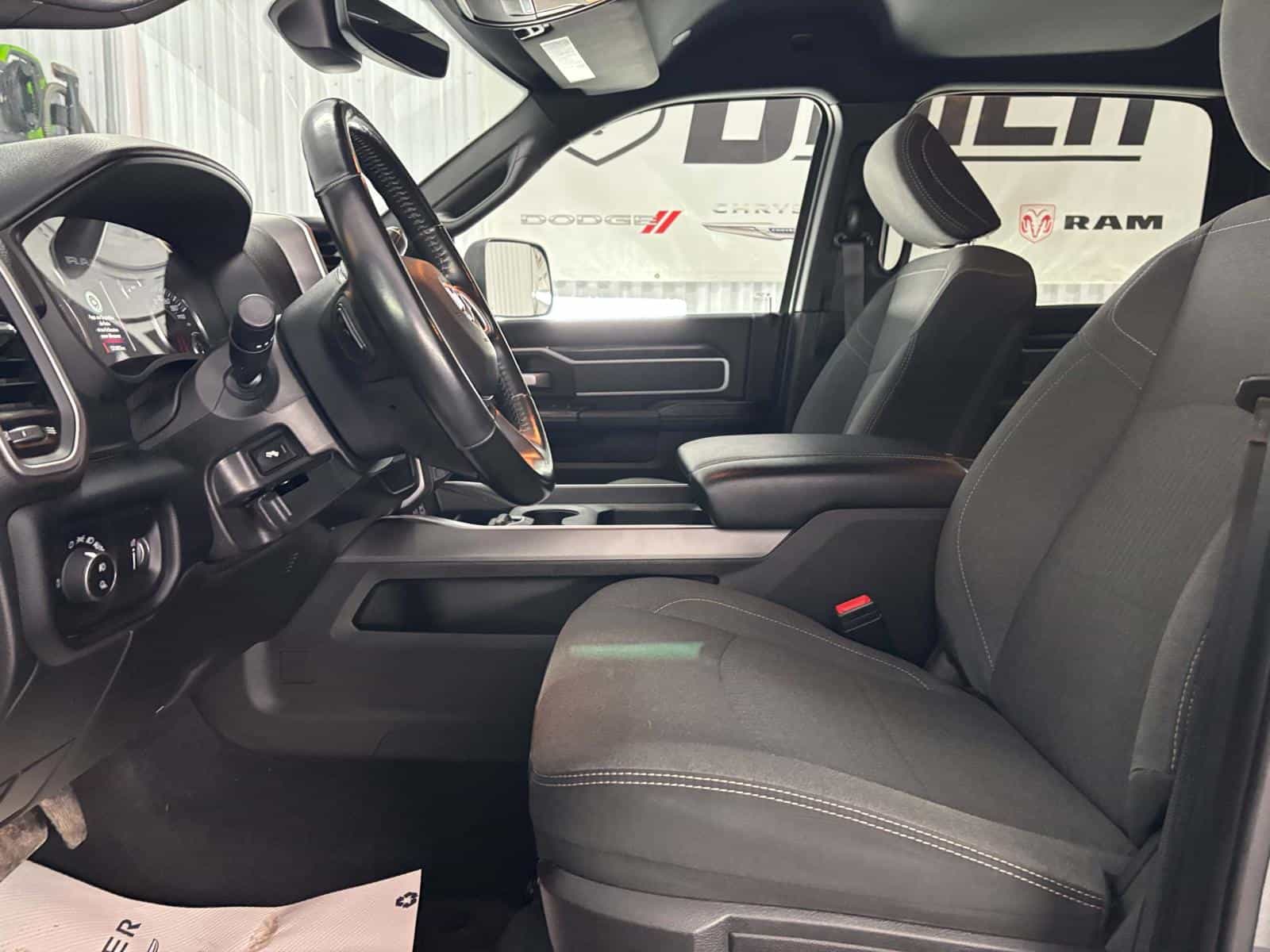 Image 16 RAM 3500 Big Horn 2021