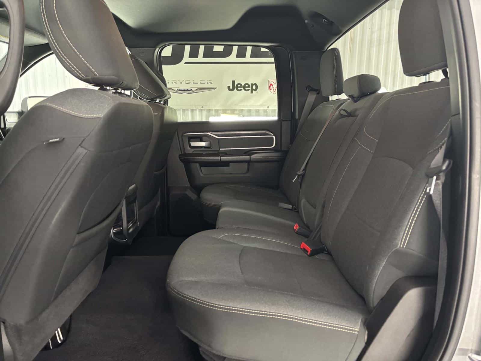 Image 17 RAM 3500 Big Horn 2021