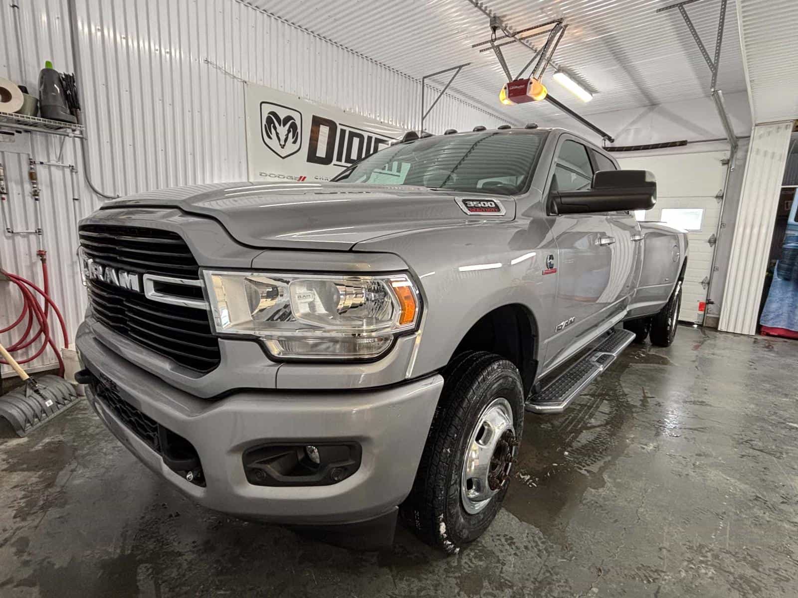 Image 2 RAM 3500 Big Horn 2021