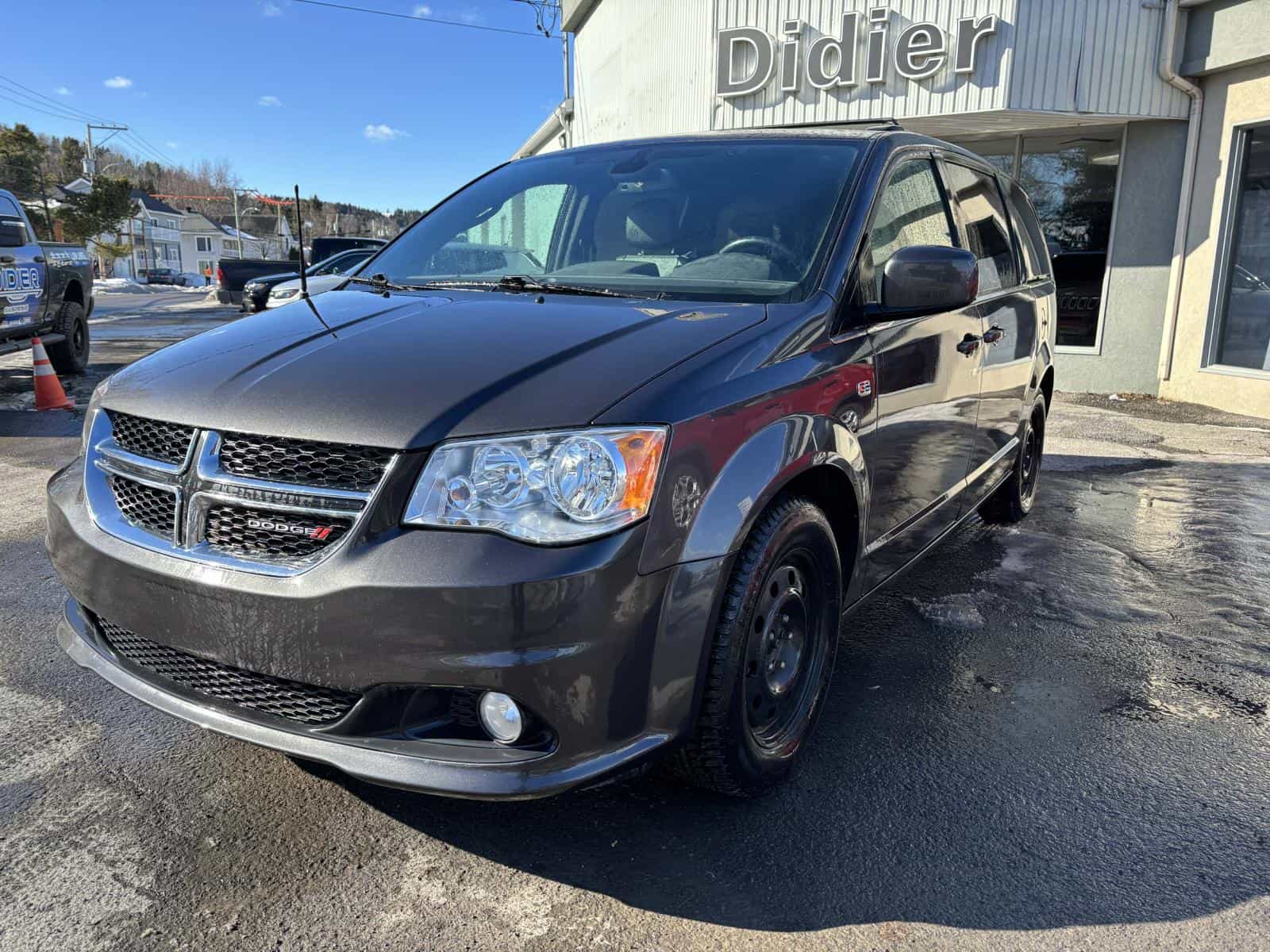Image 1 Dodge Caravan SXT 2019