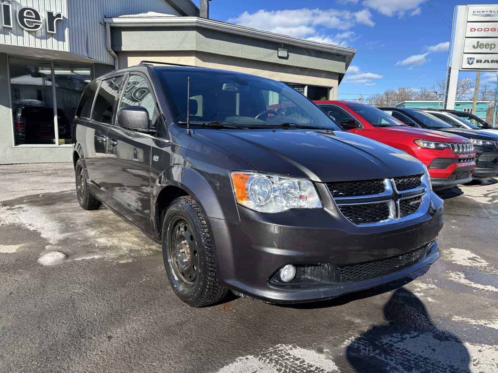 Image 2 Dodge Caravan SXT 2019