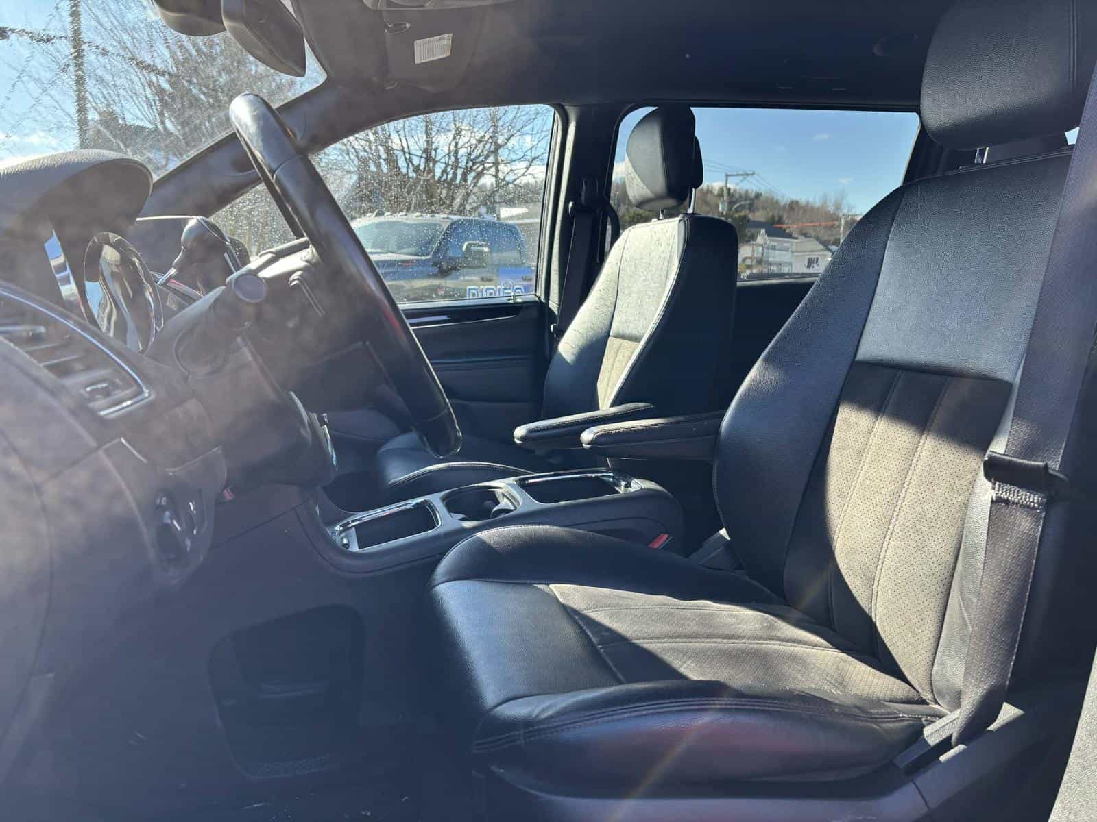 Image 5 Dodge Caravan SXT 2019