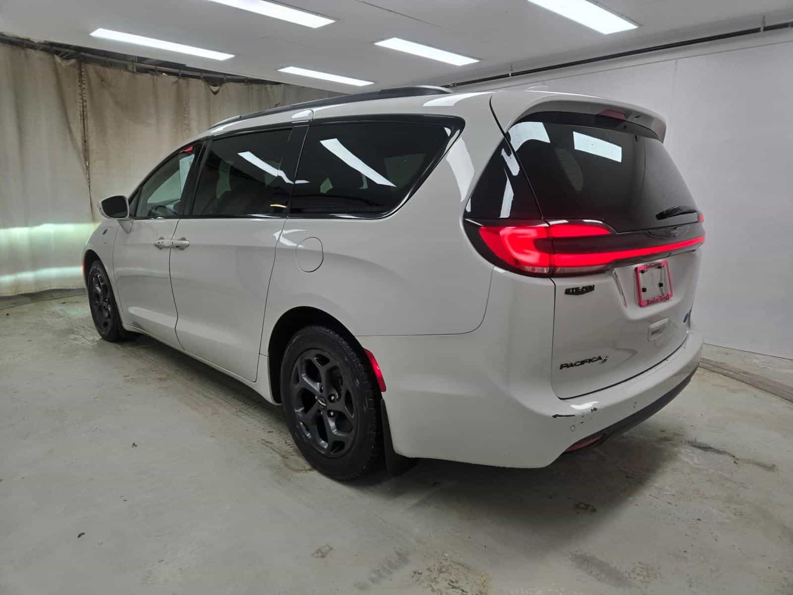 2021 Chrysler Pacifica Hybrid Touring L Hyb Touring L Plus - Image 7