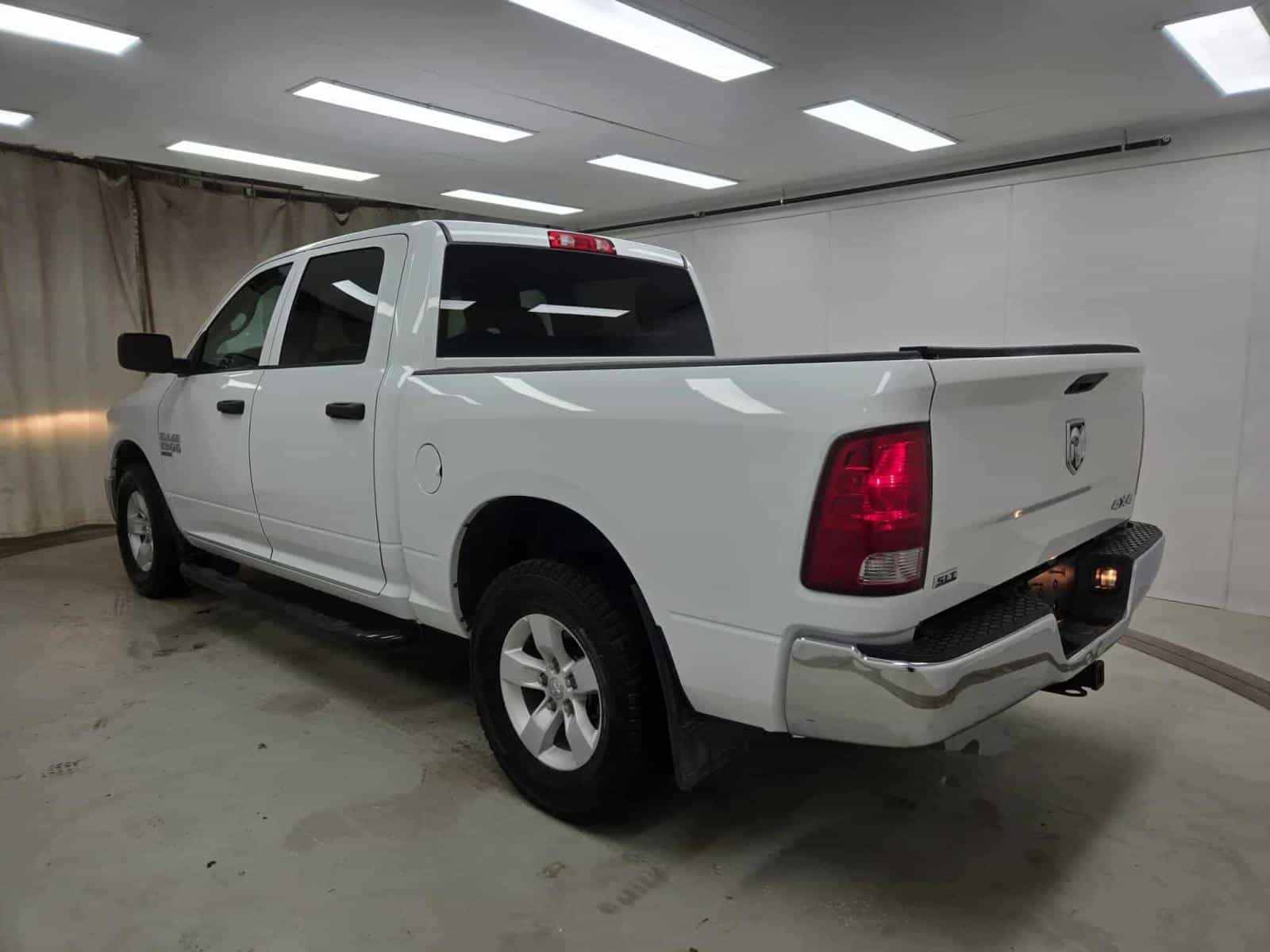 2022 RAM 1500 CLASSIC SLT SLT - Image 4