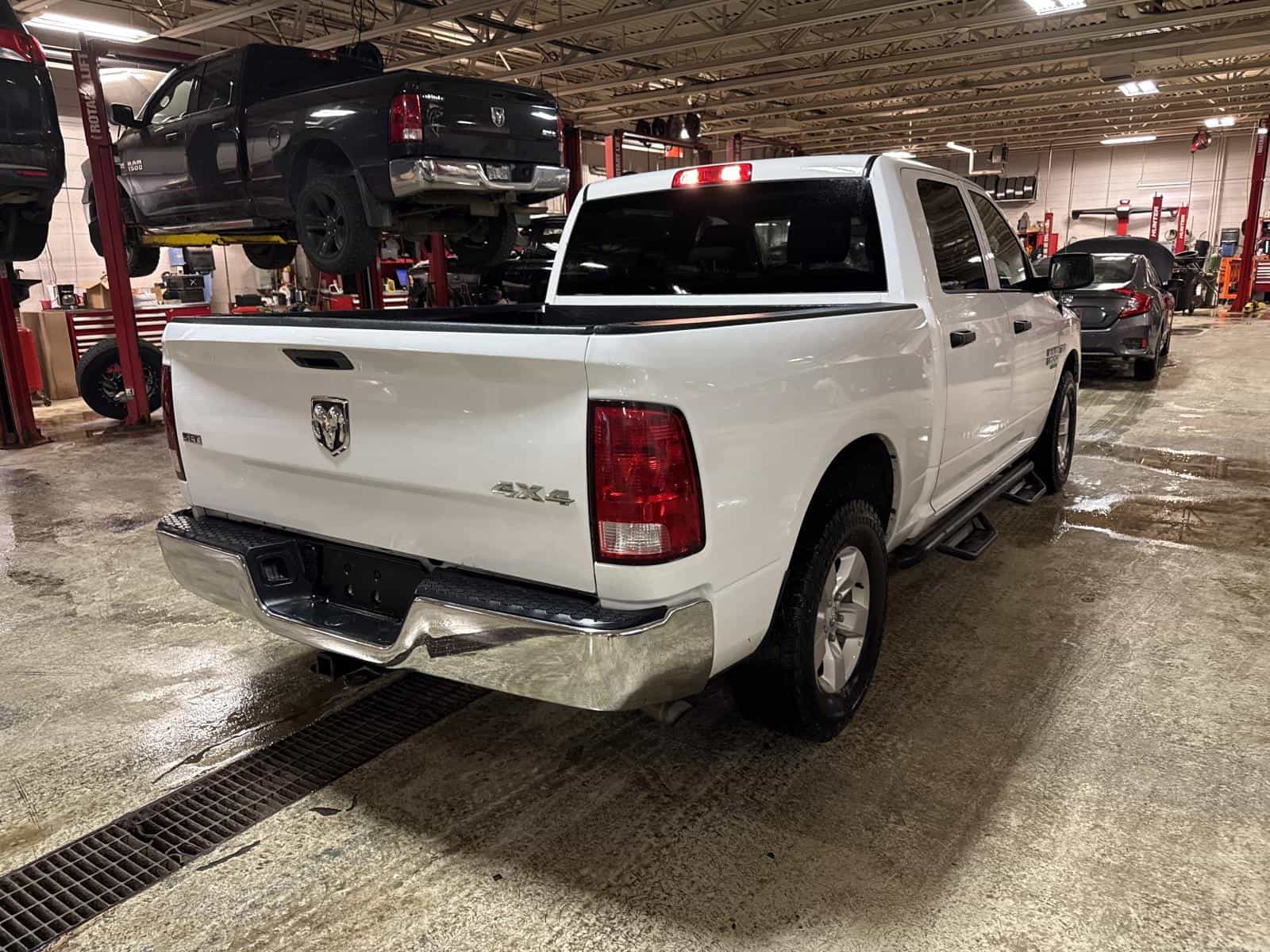 2022 RAM 1500 CLASSIC SLT SLT - Image 4