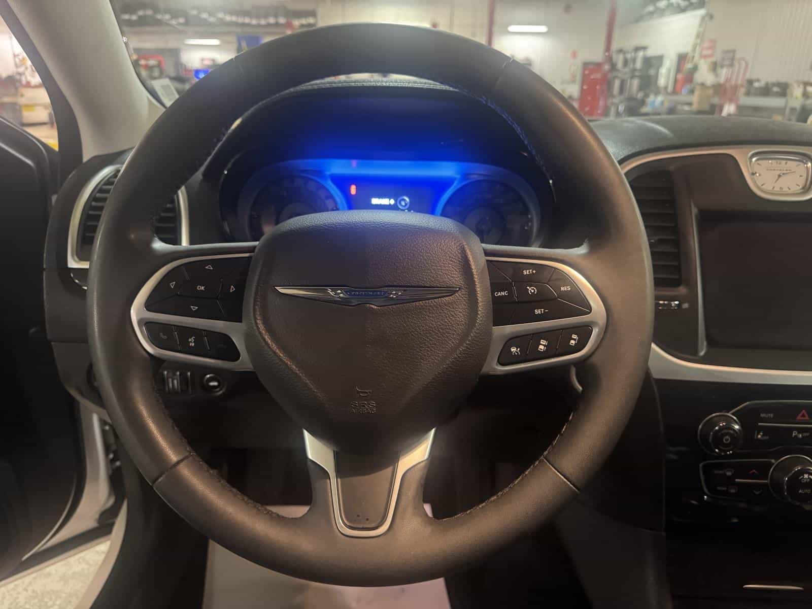 2023 Chrysler 300 Touring L Touring L - Image 9