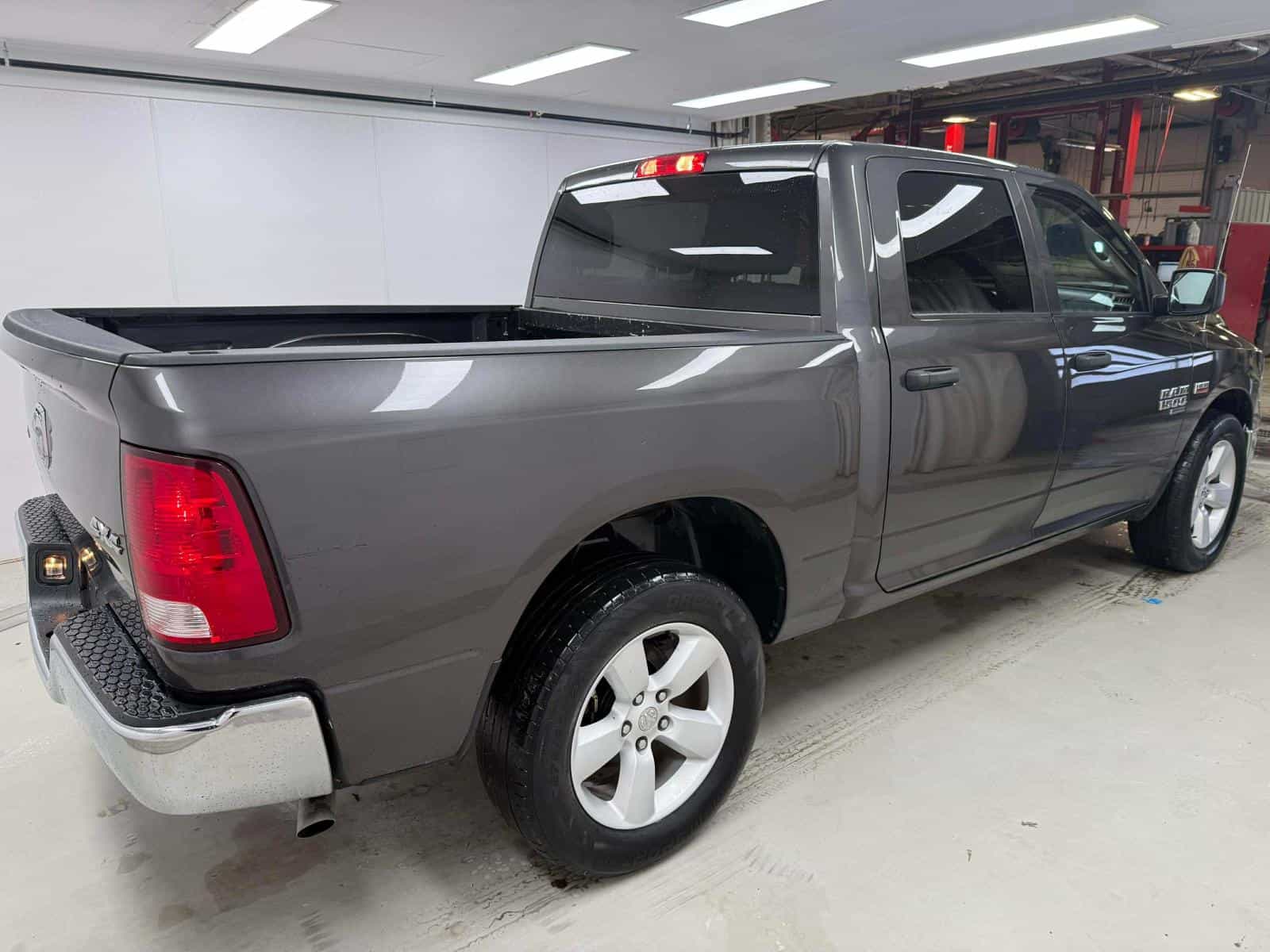 2023 RAM 1500 CLASSIC SLT SLT - Image 4