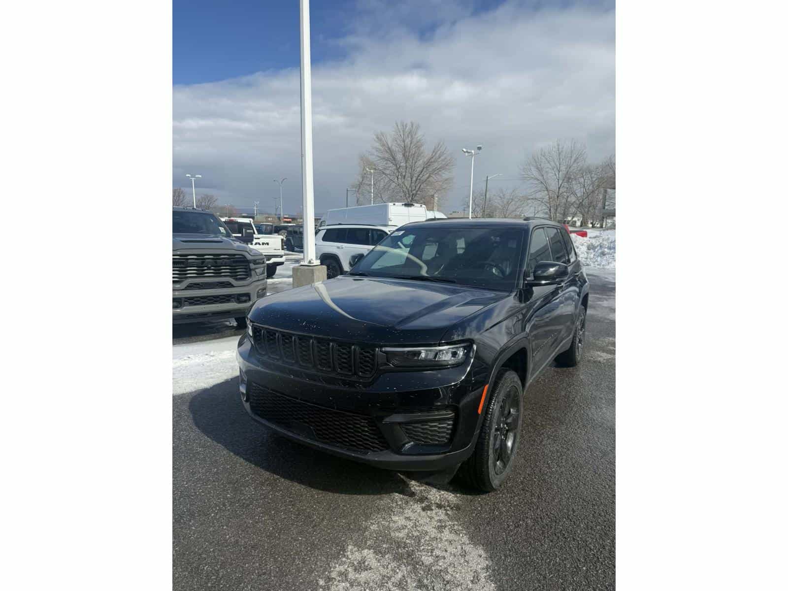 Image 1 Jeep Grand Cherokee Altitude 2025