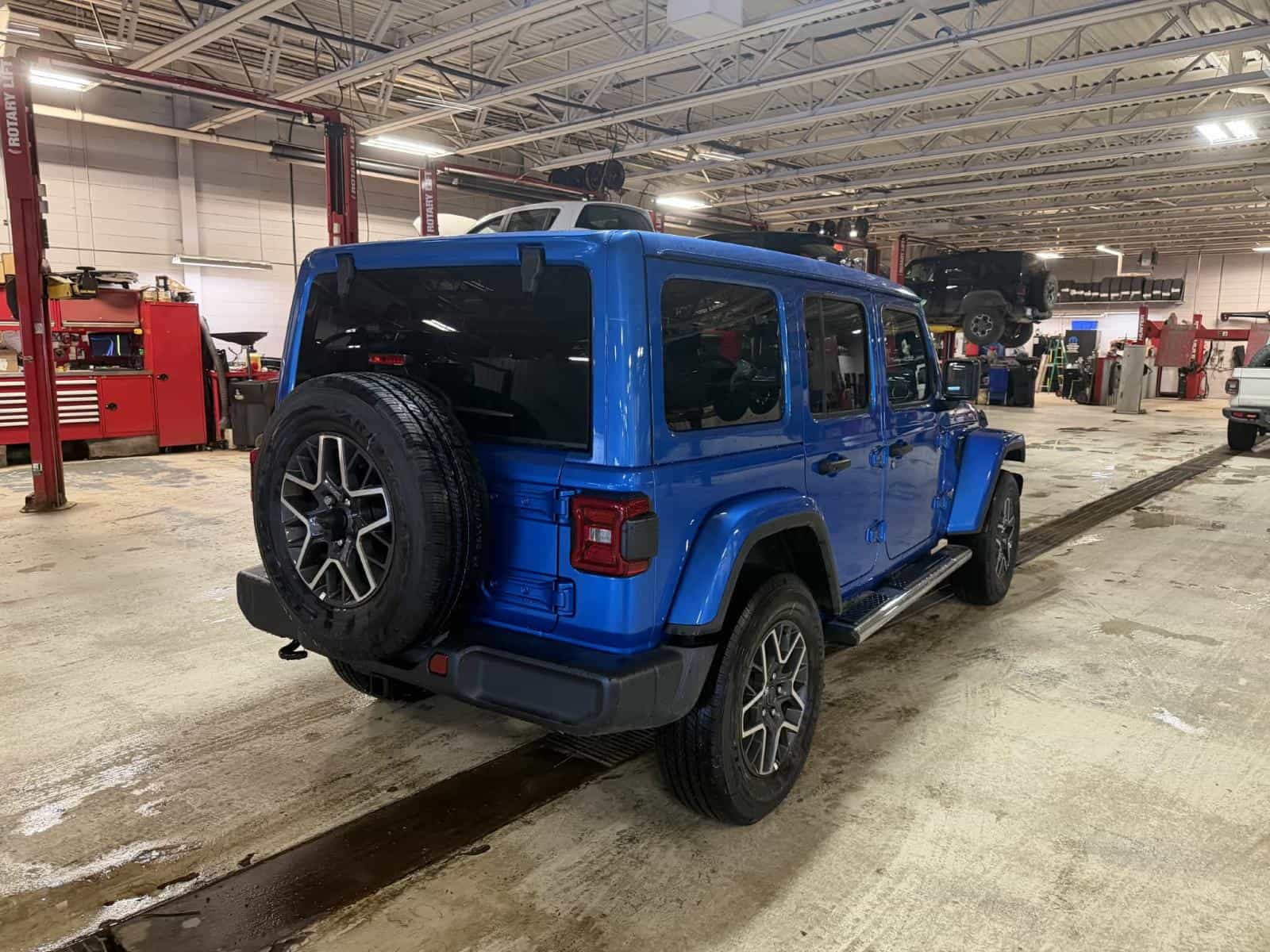 Image 3 Jeep Wrangler 4 Door Sahara 2026