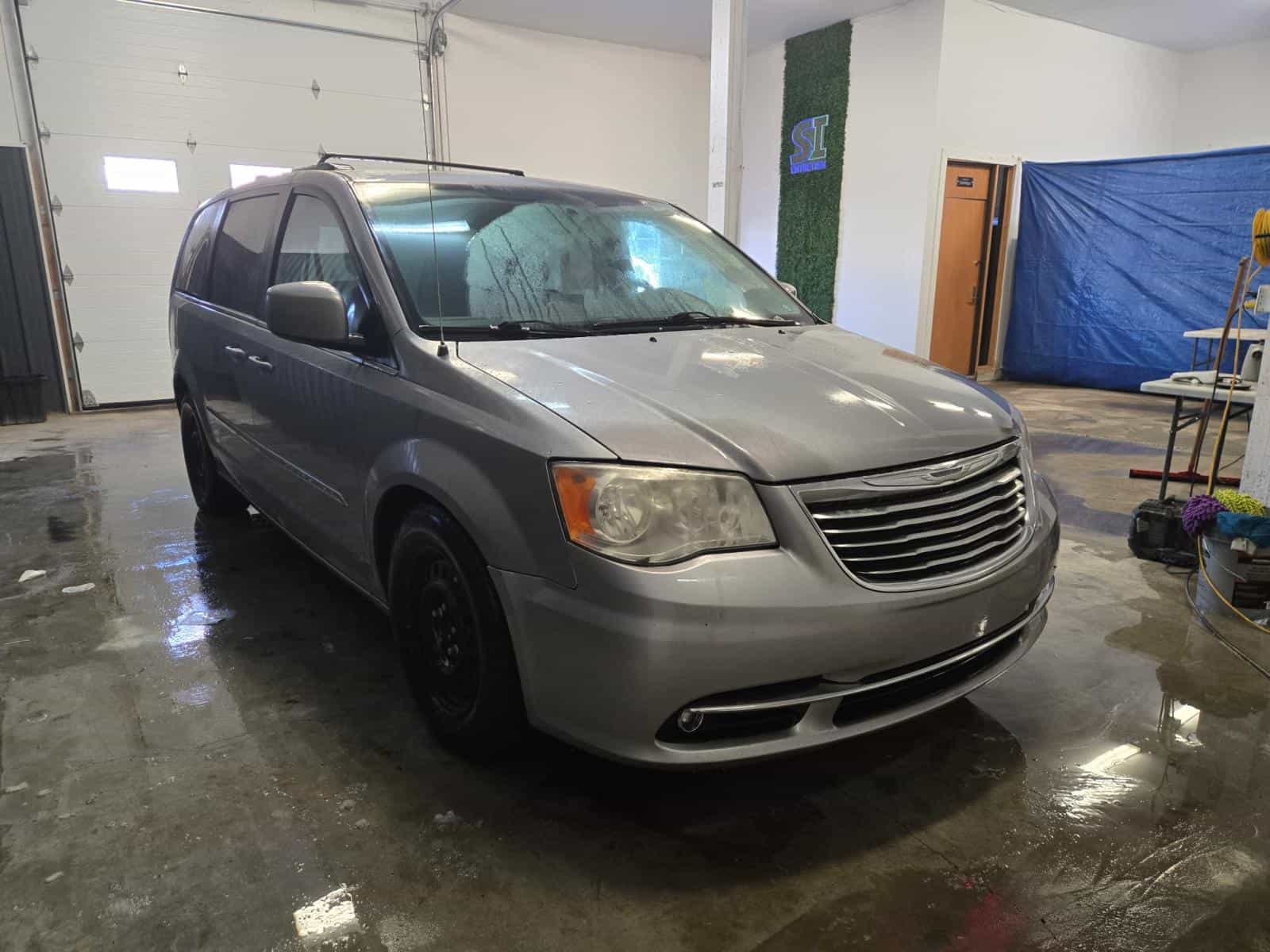 Image 3 Chrysler Town & Country Touring 2013