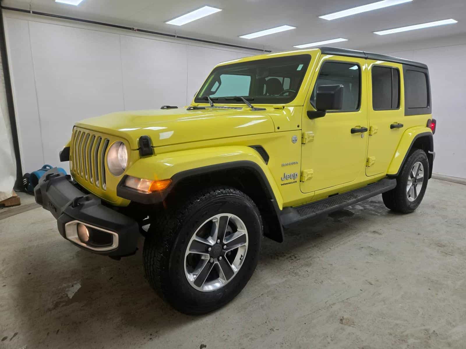 Image 2 Jeep Wrangler Sahara 2023