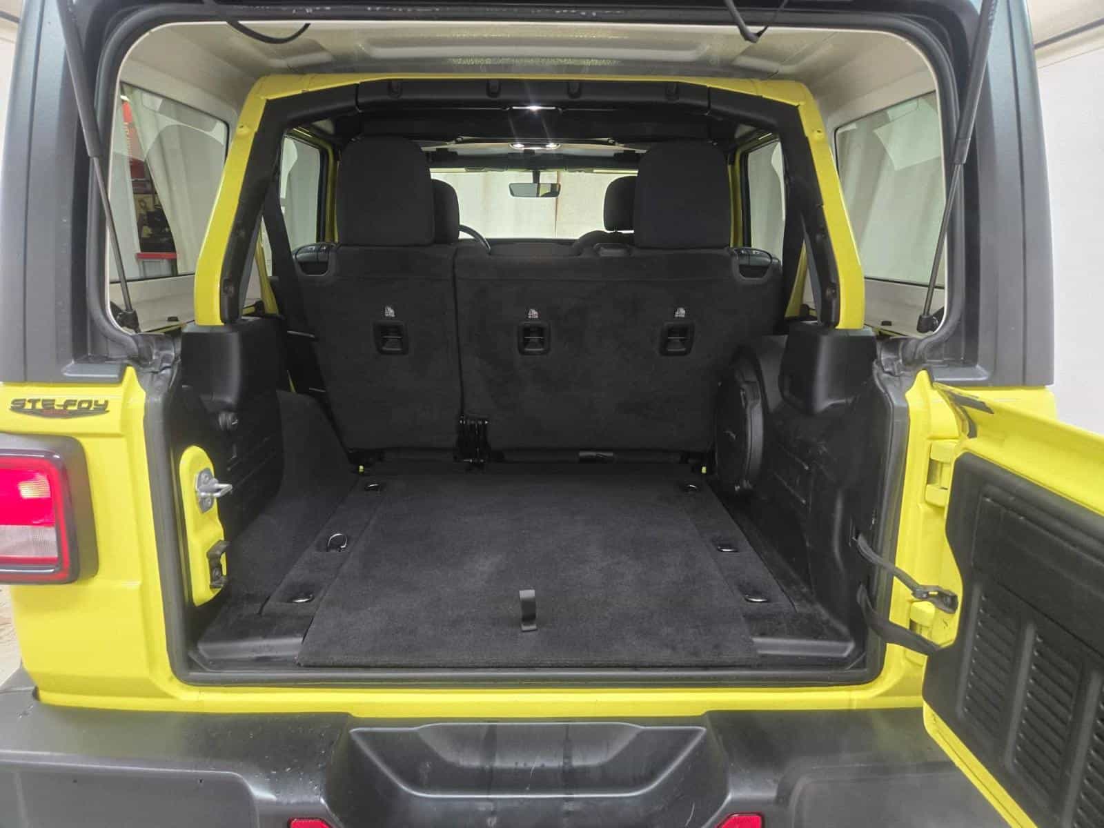 Image 8 Jeep Wrangler Sahara 2023