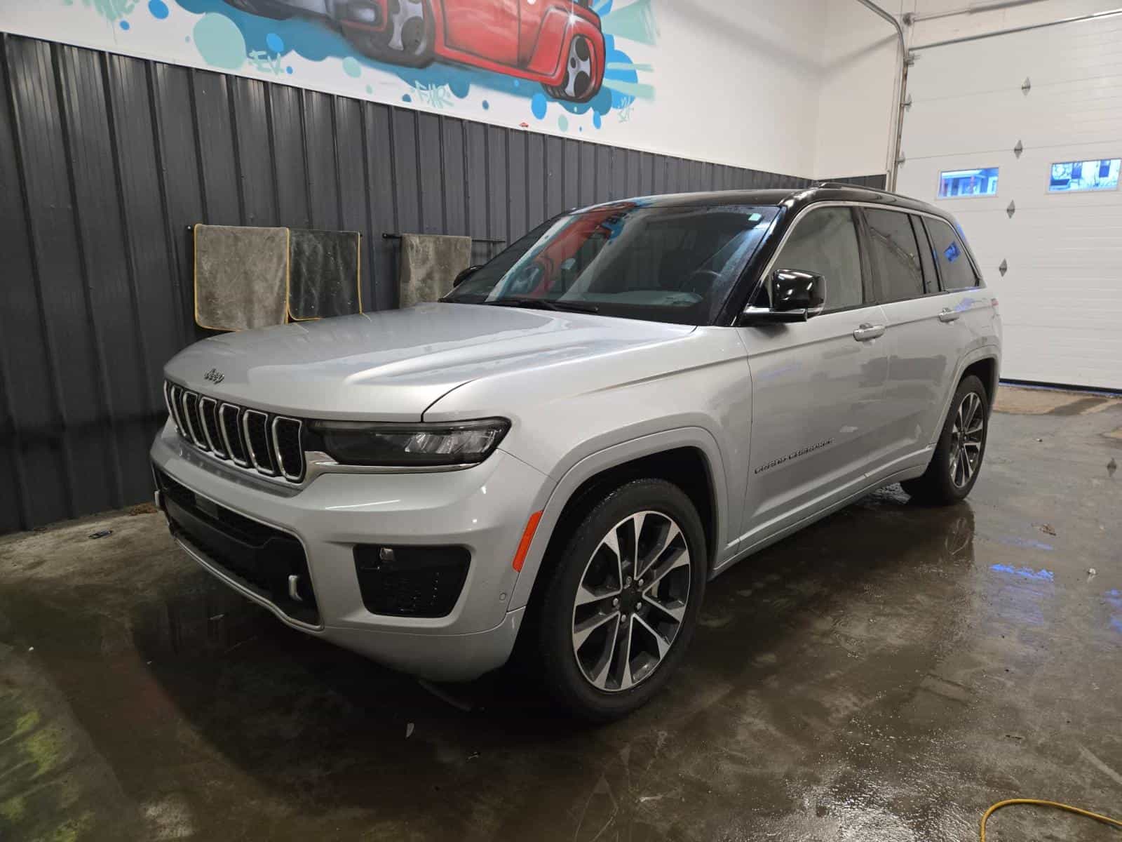 Image 1 Jeep Grand Cherokee Overland 2022