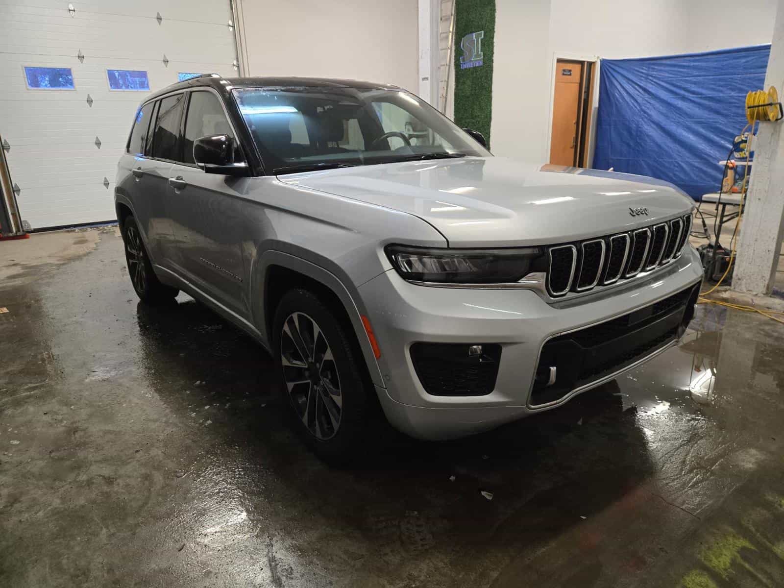 Image 3 Jeep Grand Cherokee Overland 2022