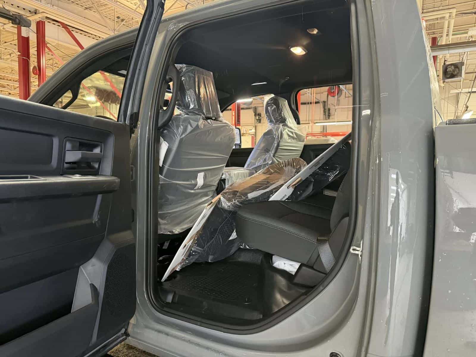 Image 6 RAM 2500 Black Express 2026