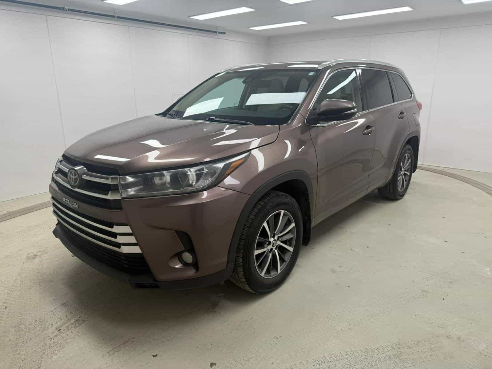 Image 1 Toyota Highlander XLE 2018