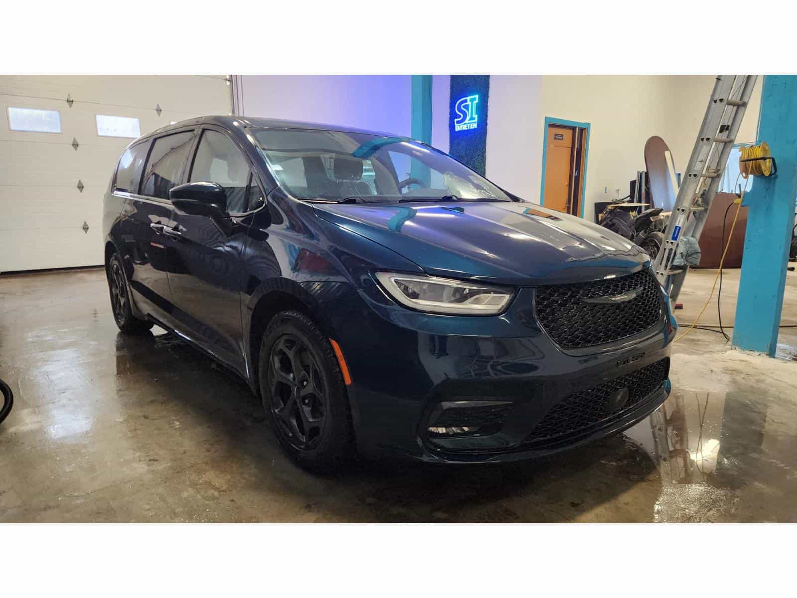 Image 3 Chrysler Pacifica Hybrid Touring L 2022