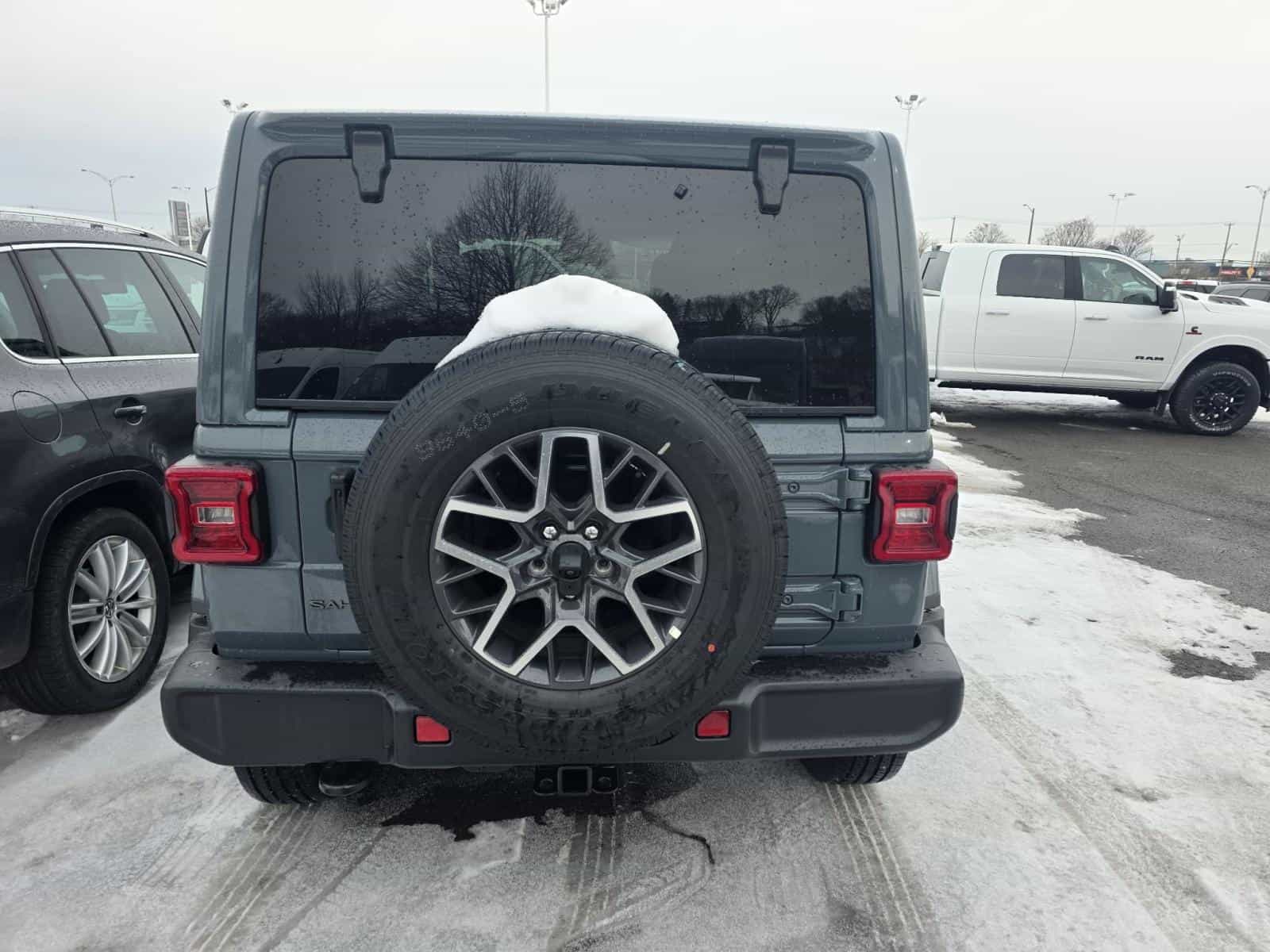 Image 7 Jeep Wrangler 4 Door Sahara 2026