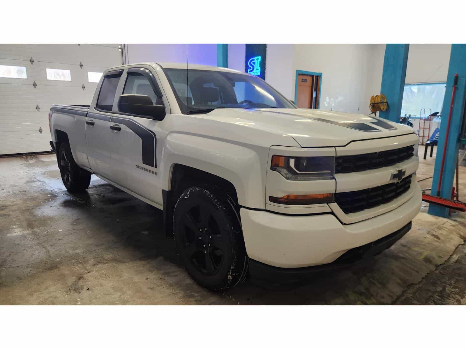 Image 3 Chevrolet Silverado K1500 Custom Custom 2017