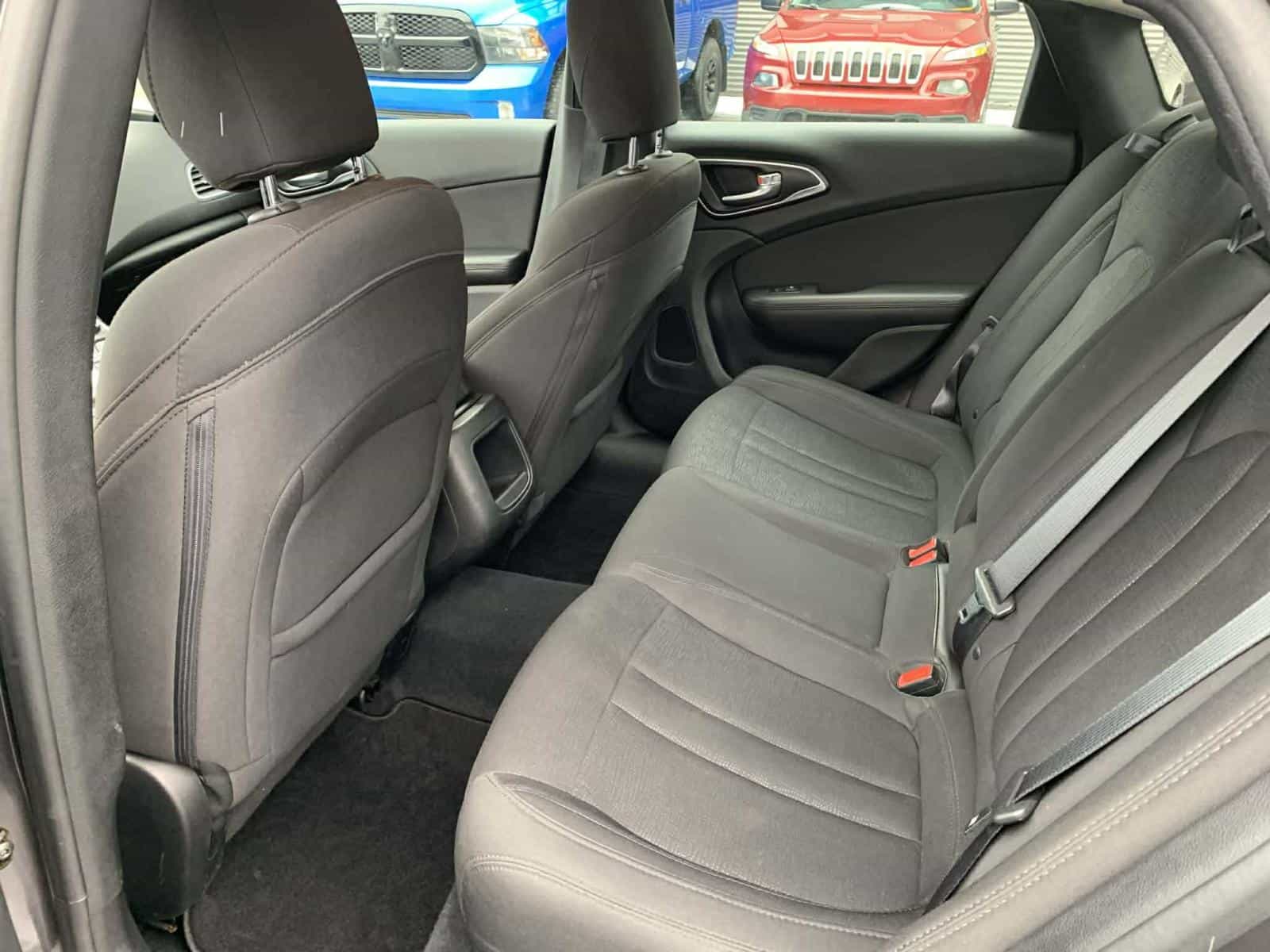 Image 10 Chrysler 200 Limited 2016