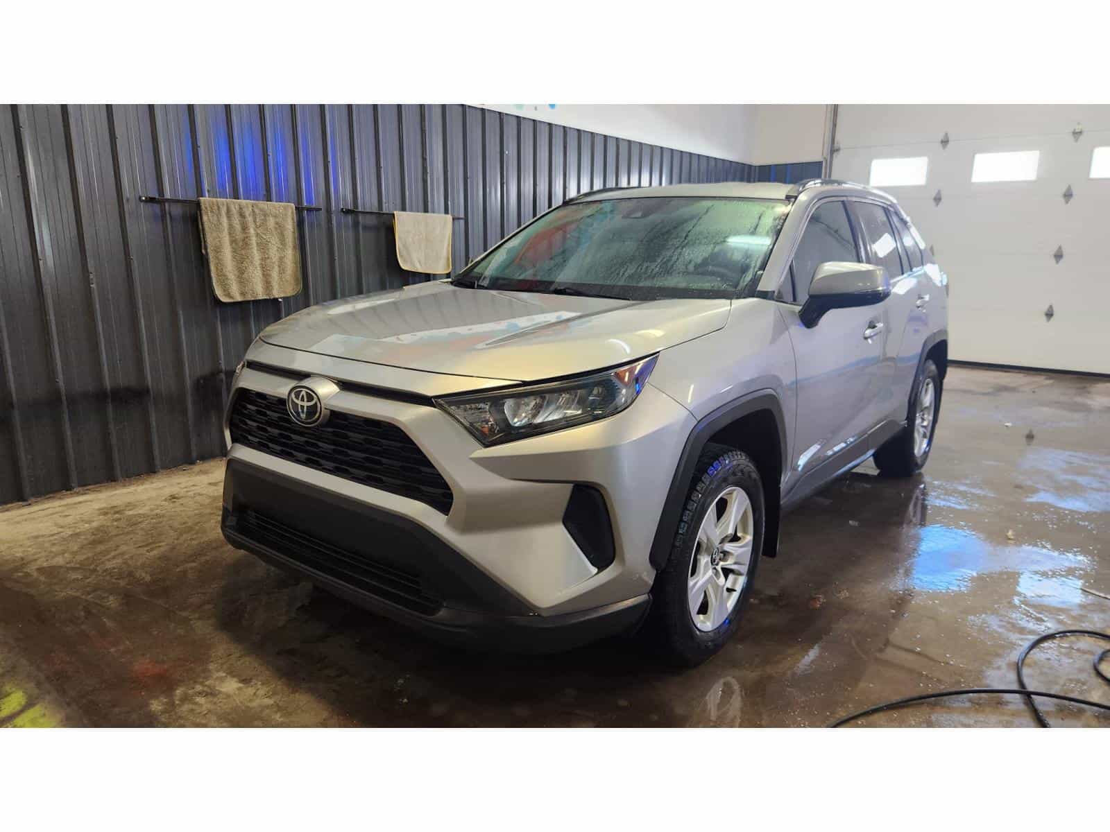 Image 1 Toyota RAV4 LE LE 2019