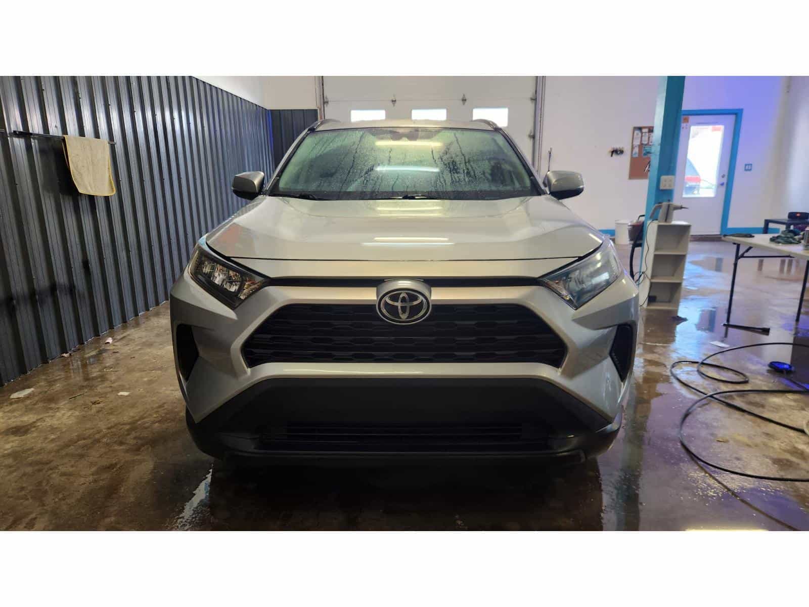 Image 2 Toyota RAV4 LE LE 2019