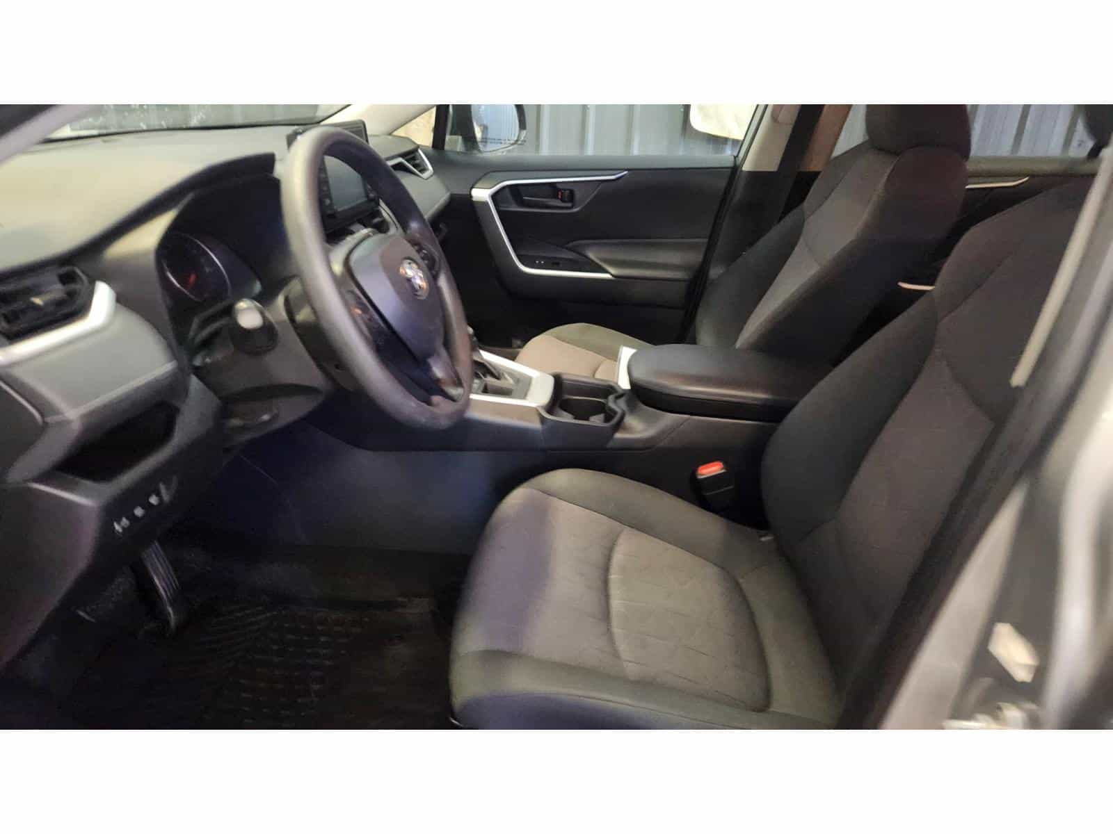 Image 10 Toyota RAV4 LE LE 2019