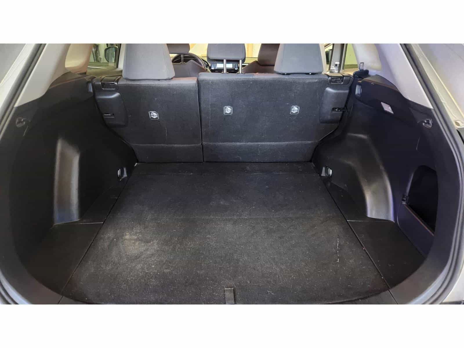 Image 9 Toyota RAV4 LE LE 2019