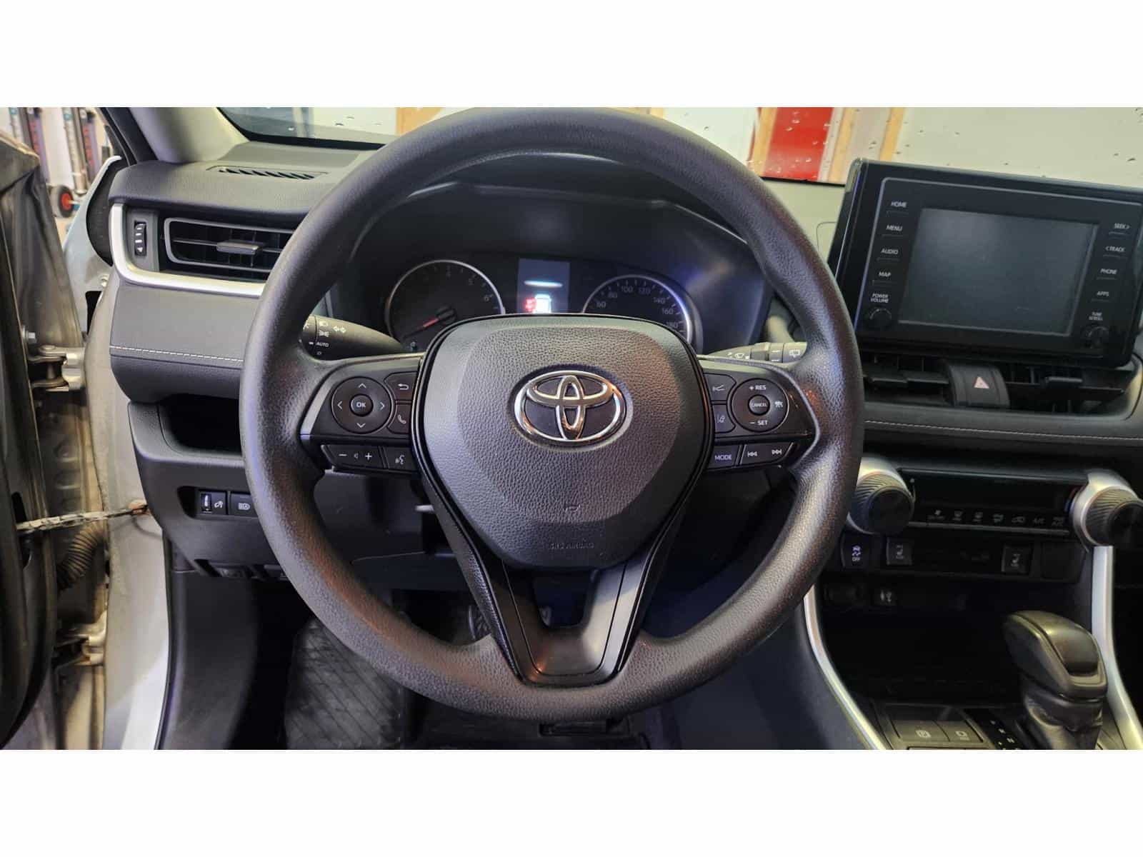 Image 13 Toyota RAV4 LE LE 2019