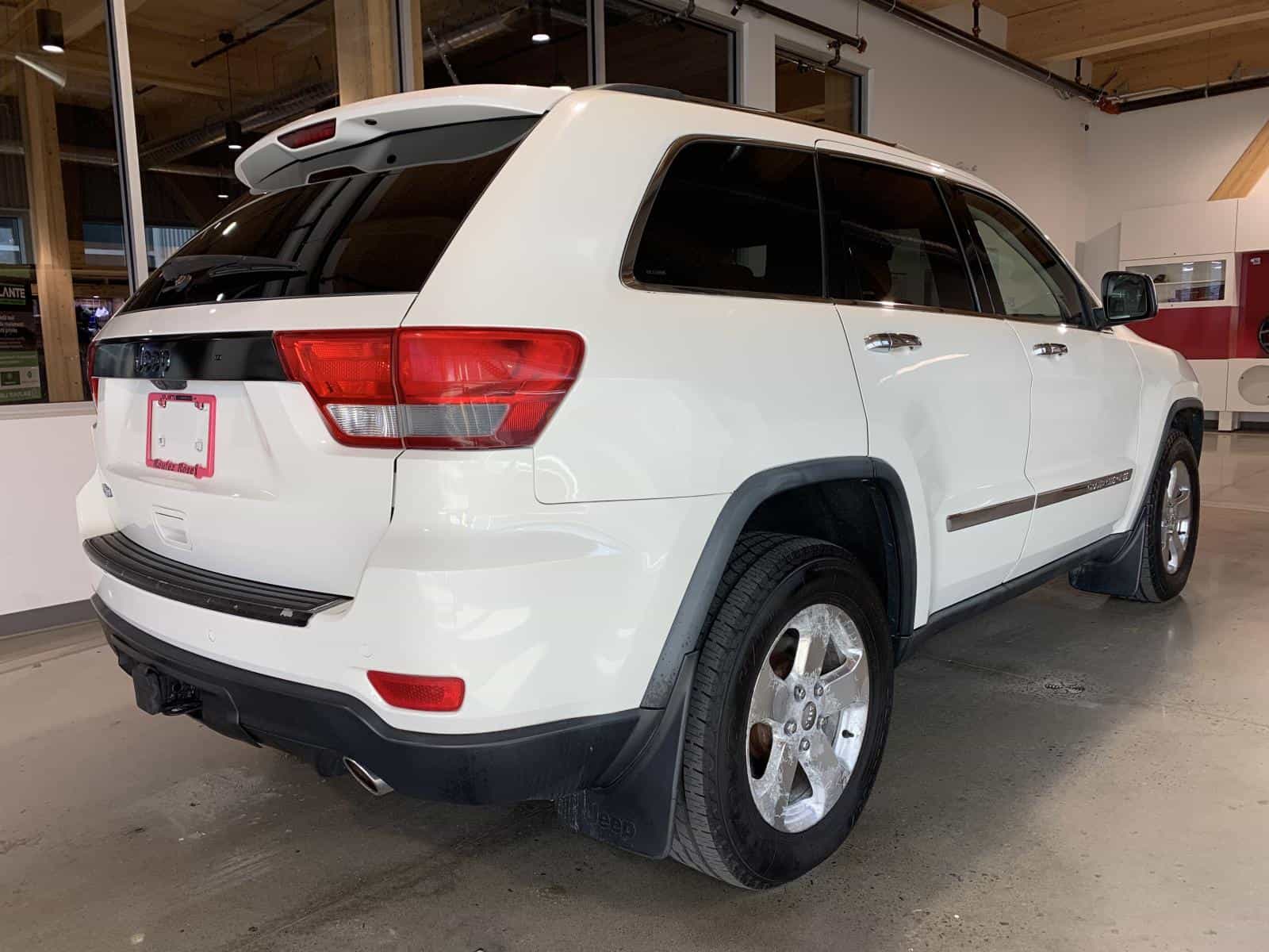 2011 Jeep Grand Cherokee Overland Overland - Image 3