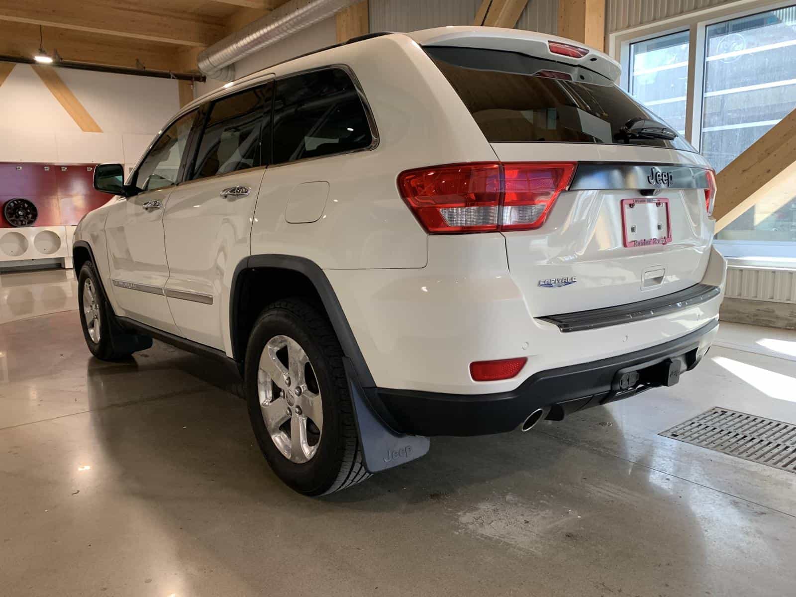 2011 Jeep Grand Cherokee Overland Overland - Image 2