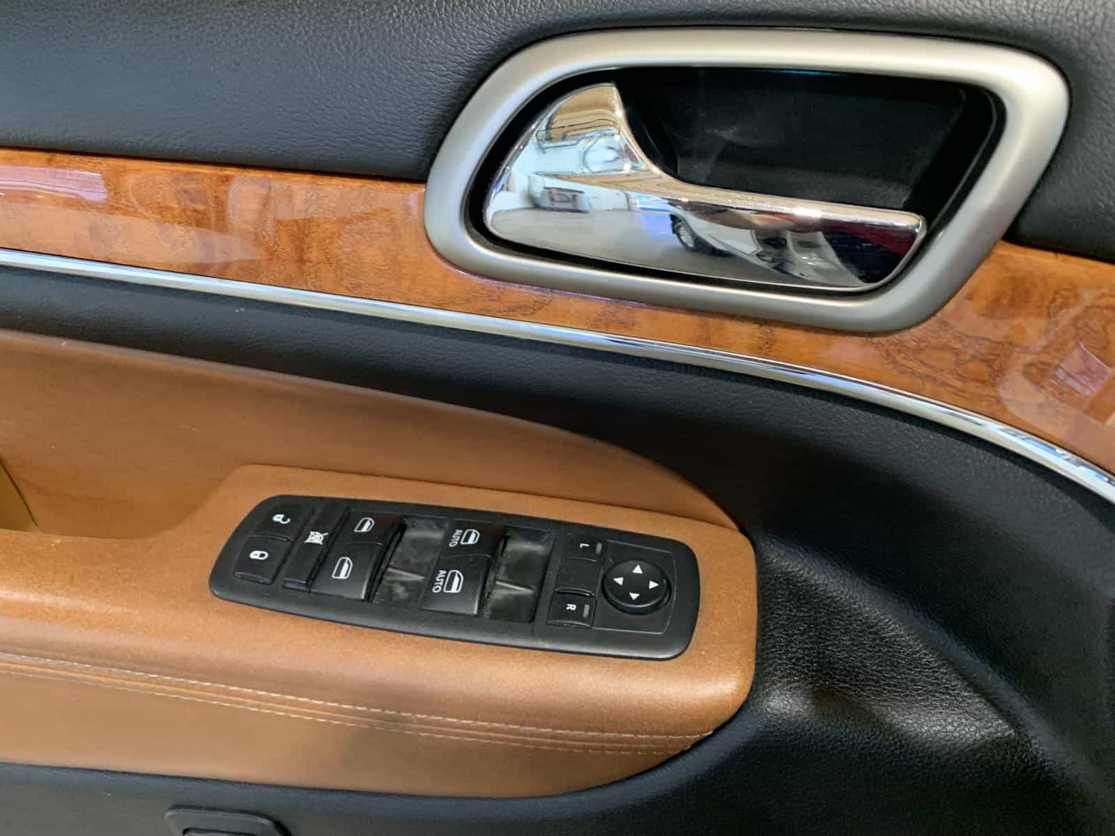 2011 Jeep Grand Cherokee Overland Overland - Image 21