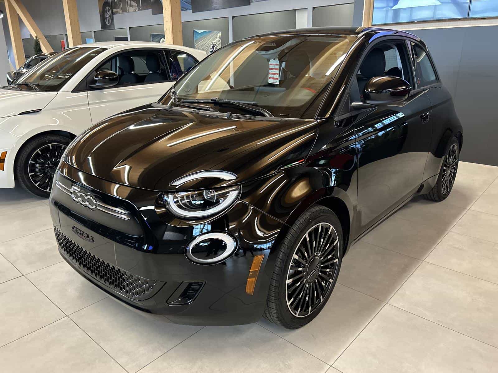 2025 Fiat All-New 500e BEV 500e RED - Image 3