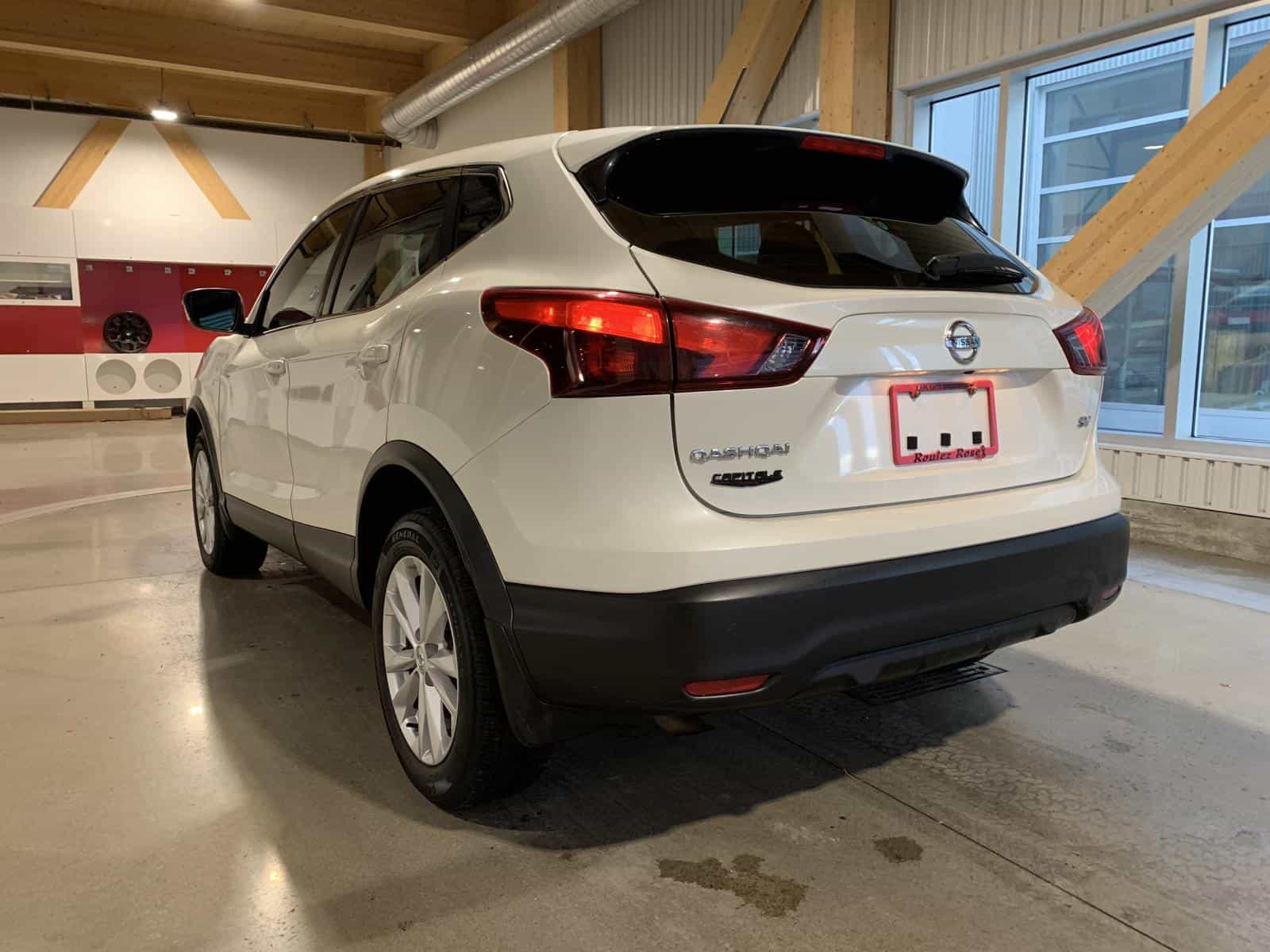 2017 Nissan Rogue Sport S/Sv/Sl S - Image 2