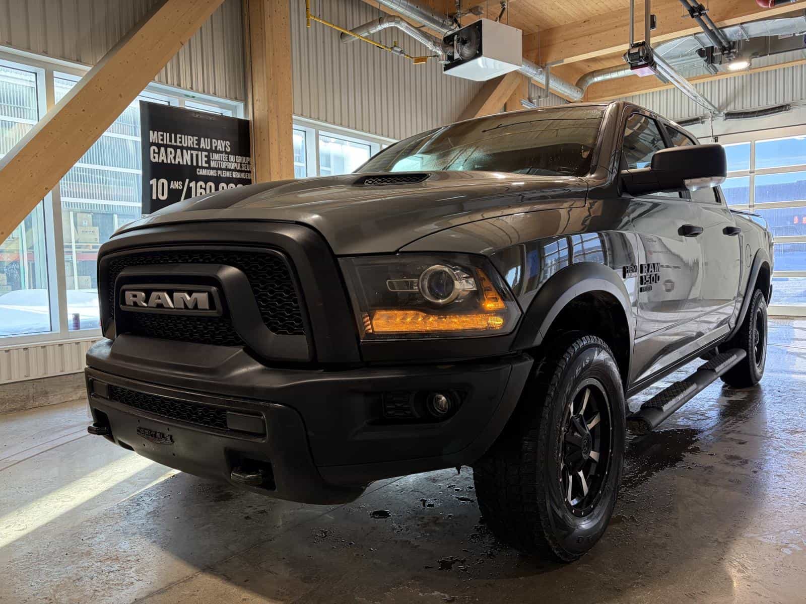 2022 RAM 1500 CLASSIC SLT Warlock - Image 3