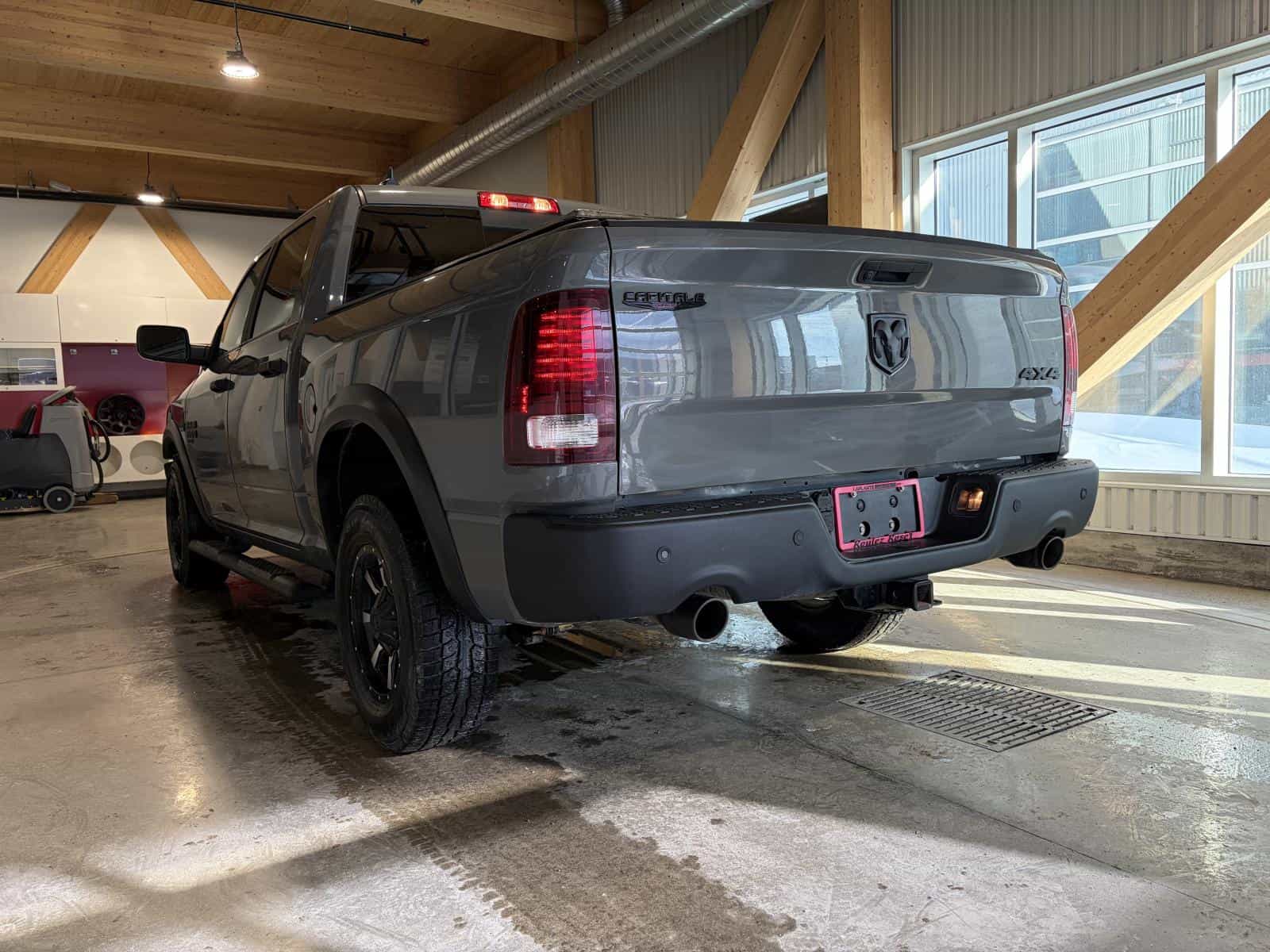 2022 RAM 1500 CLASSIC SLT Warlock - Image 4