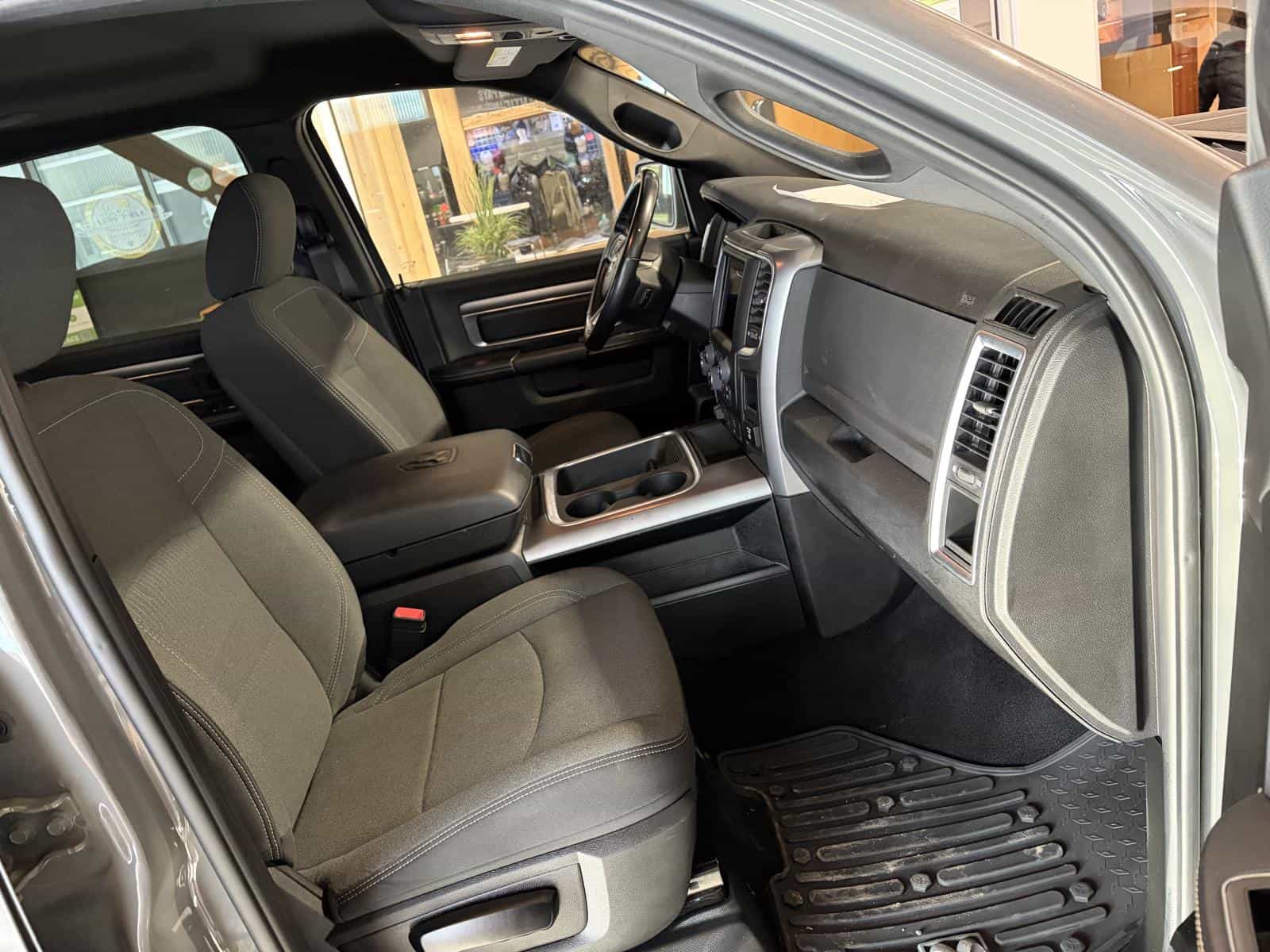 2022 RAM 1500 CLASSIC SLT Warlock - Image 10