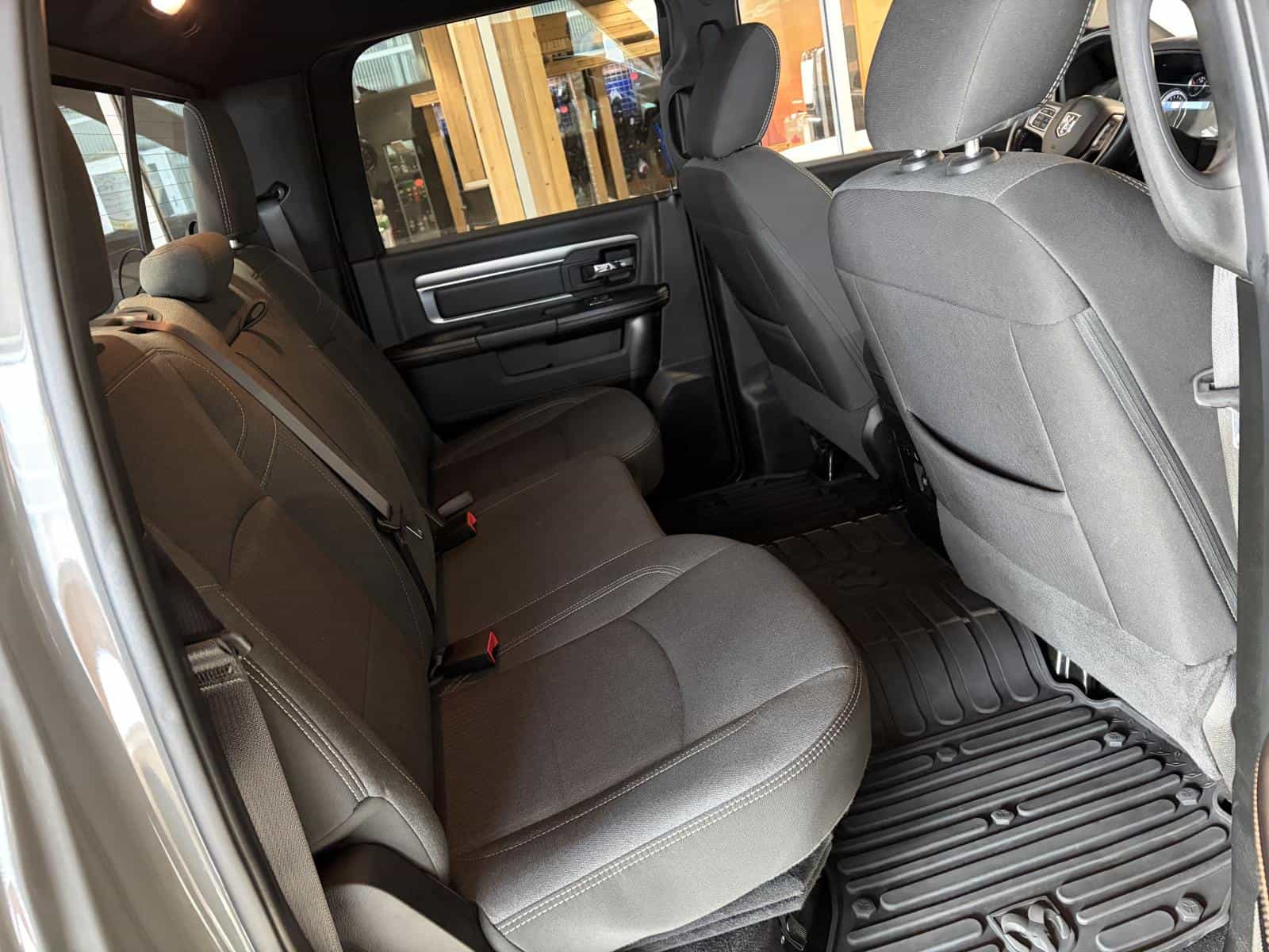 2022 RAM 1500 CLASSIC SLT Warlock - Image 9