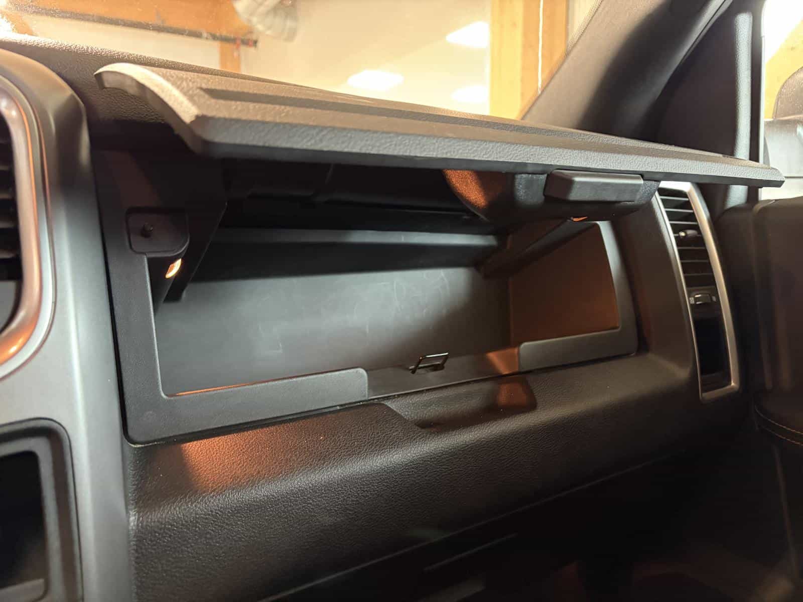 2022 RAM 1500 CLASSIC SLT Warlock - Image 24