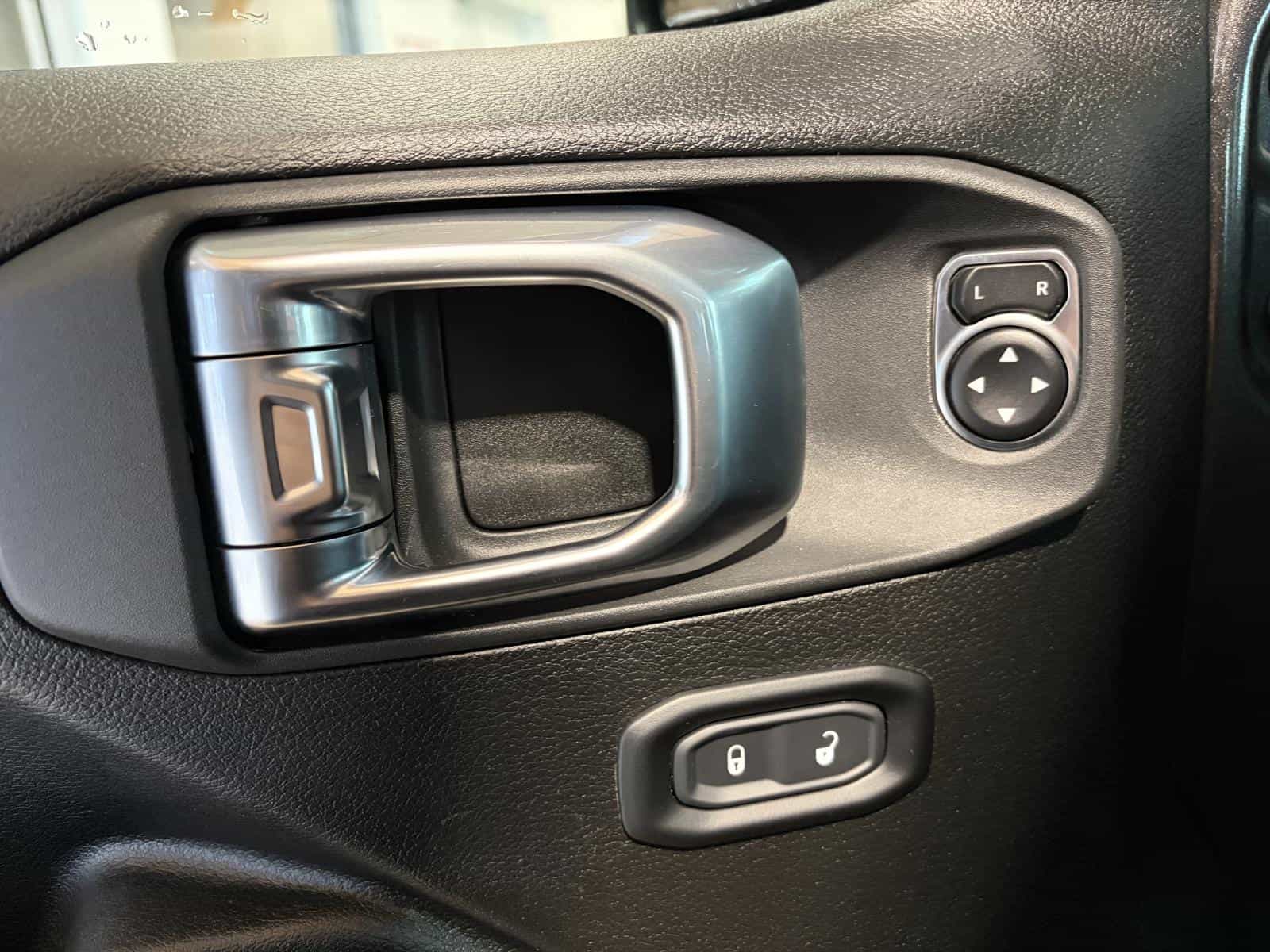 2024 Jeep Wrangler Willys - Image 15