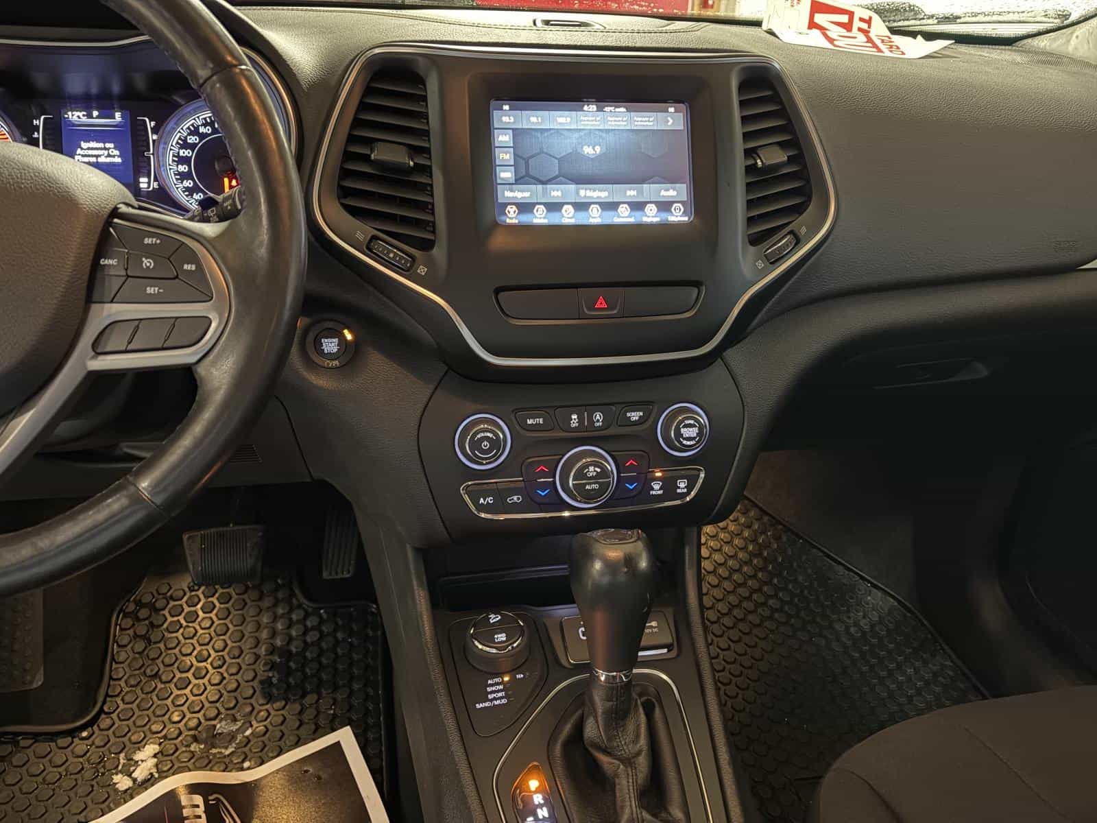 2019 Jeep Cherokee North - Image 17