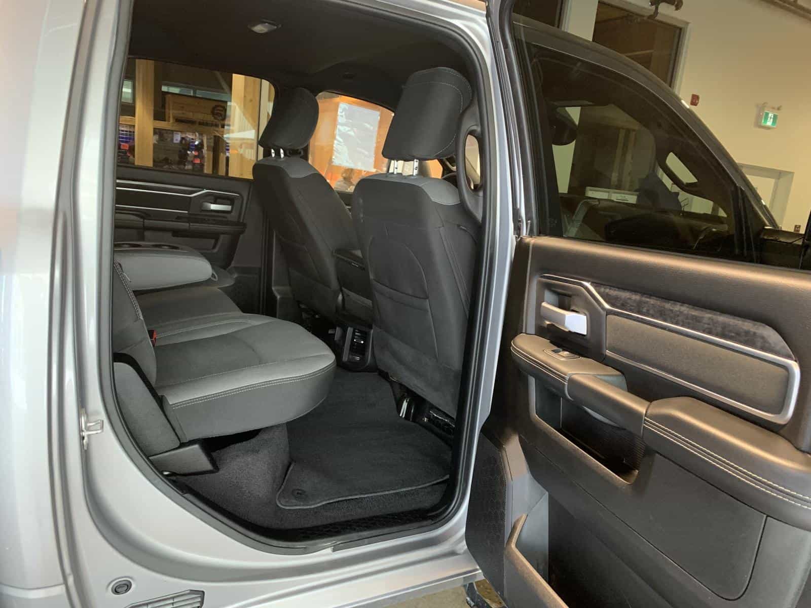 Image 11 RAM 3500 Big Horn 2024