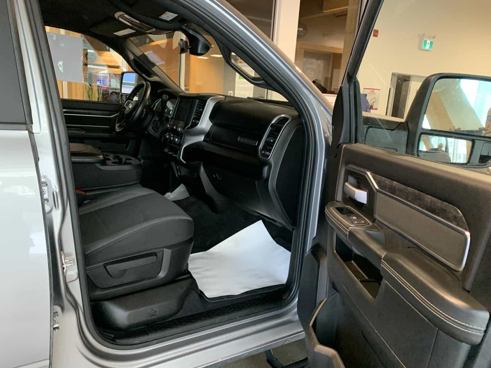 Image 10 RAM 3500 Big Horn 2024