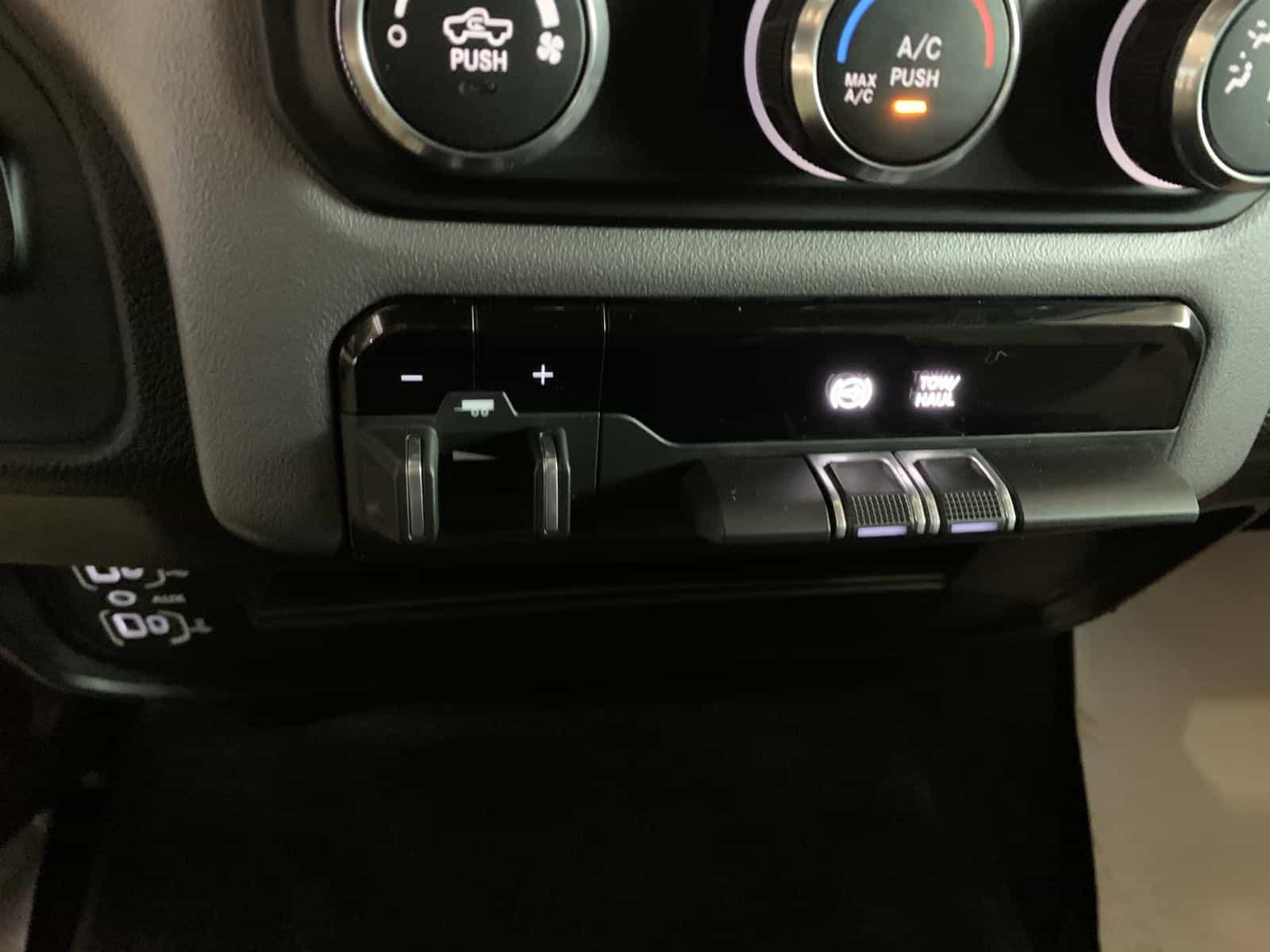 Image 19 RAM 3500 Big Horn 2024