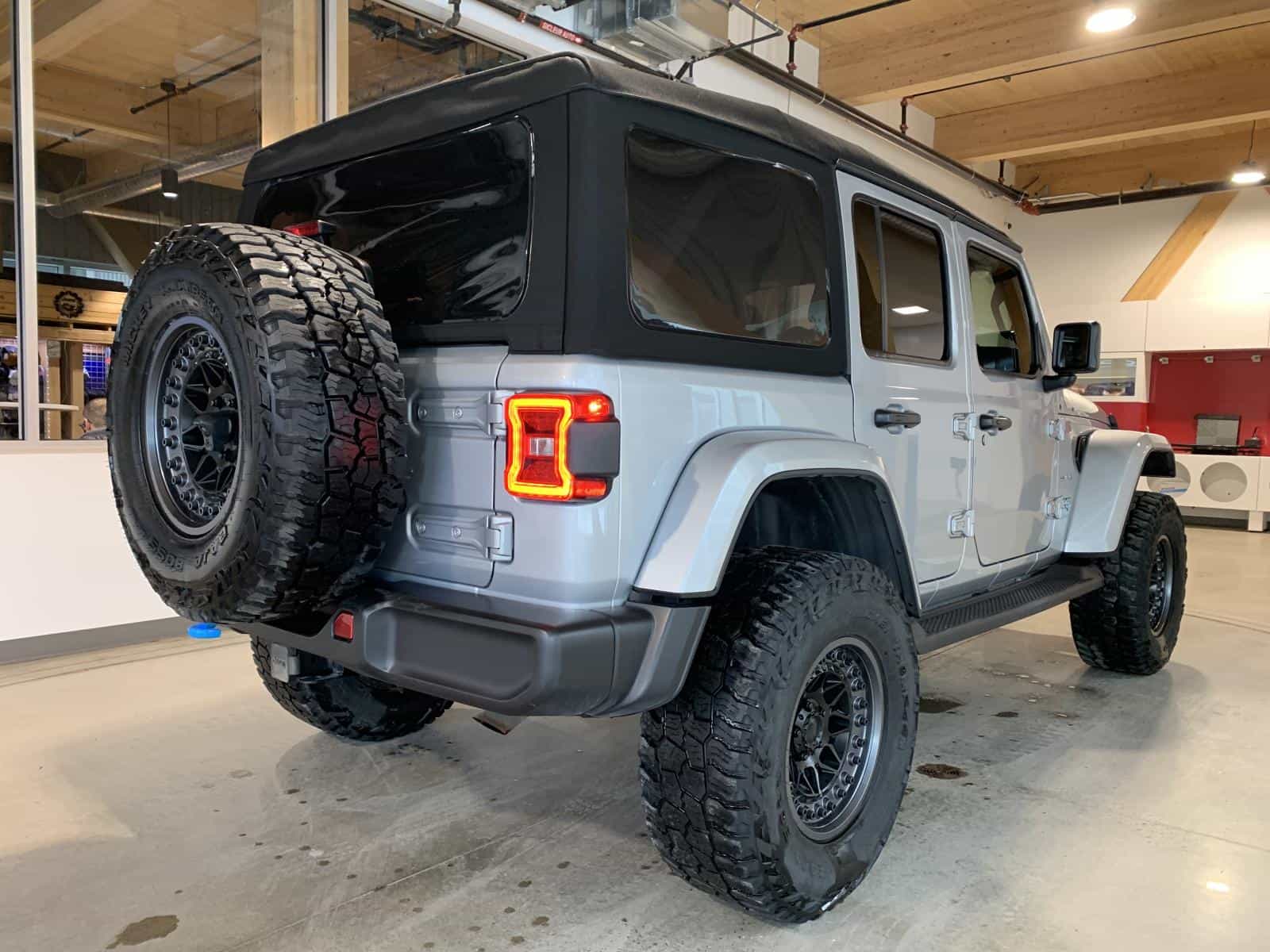 Image 5 Jeep Wrangler Sahara 4XE 2024