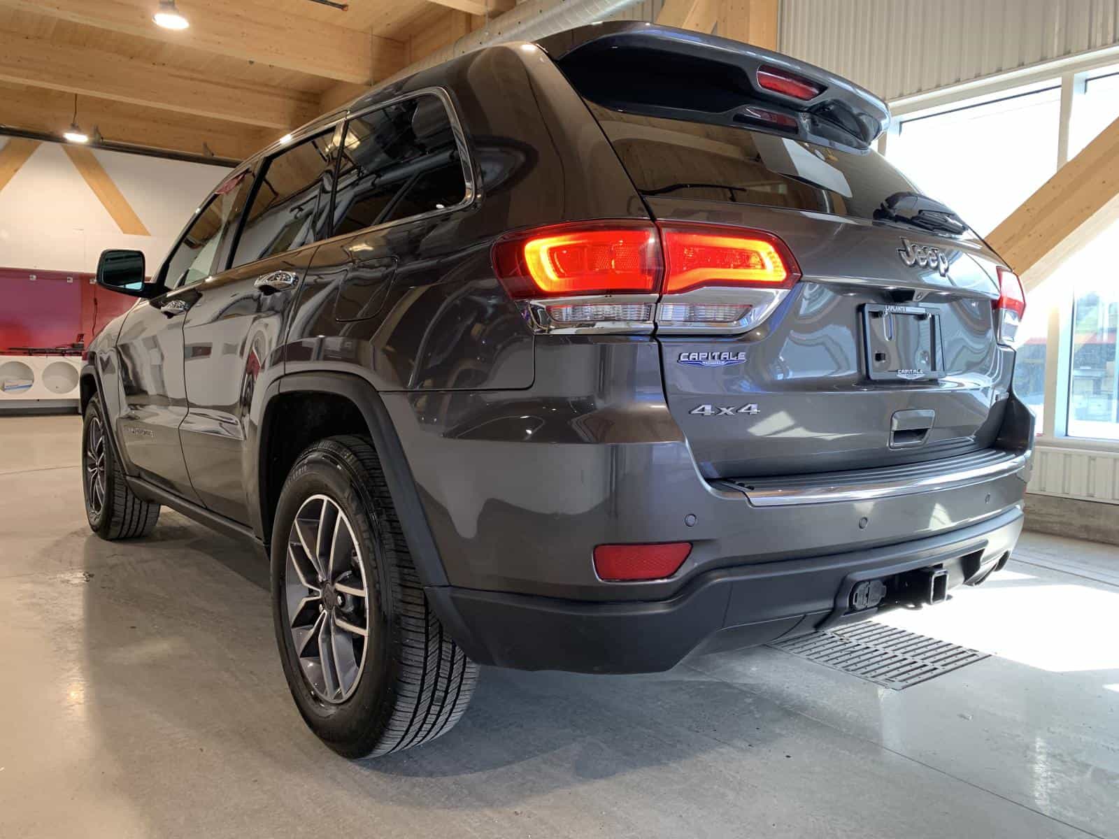 Image 3 Jeep Grand Cherokee Limited 2020