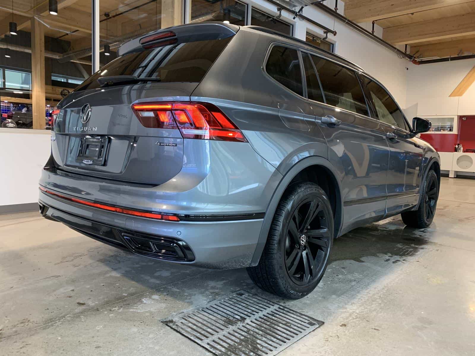 Image 5 Volkswagen Tiguan Comfortline R-L Blk 2023