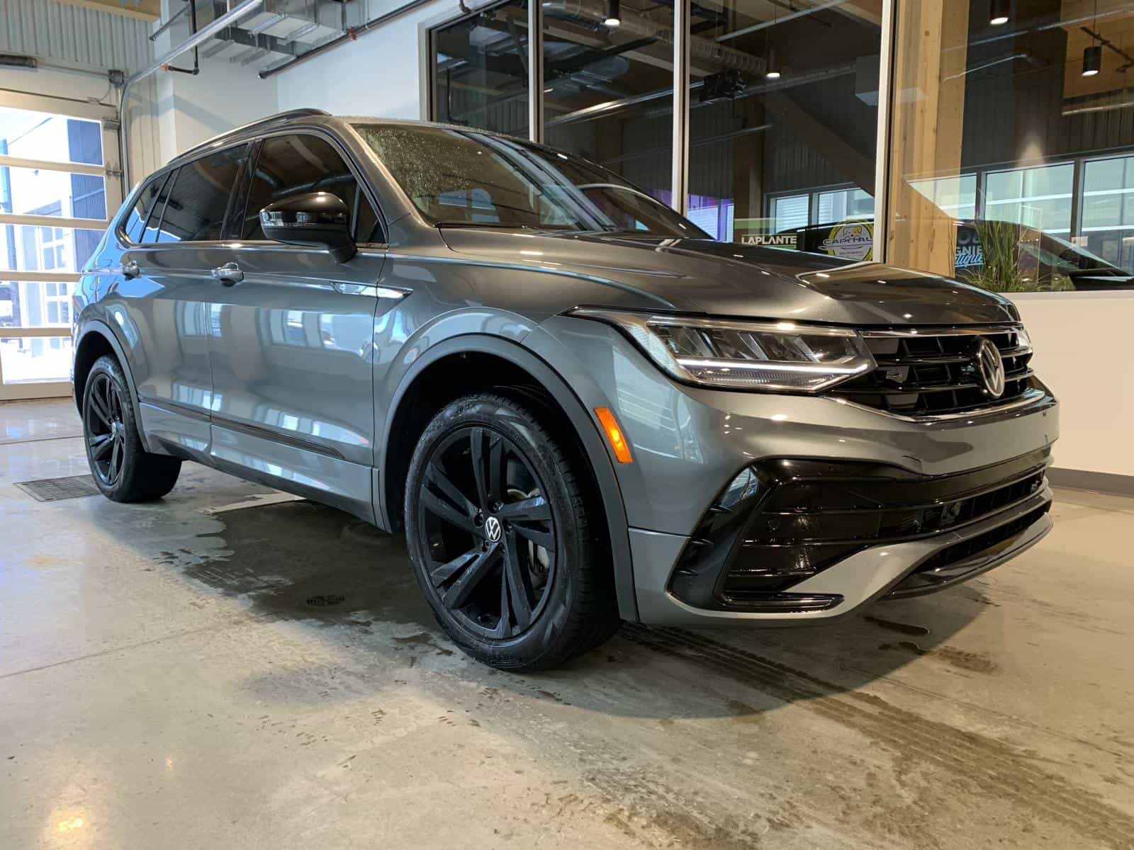 Image 6 Volkswagen Tiguan Comfortline R-L Blk 2023